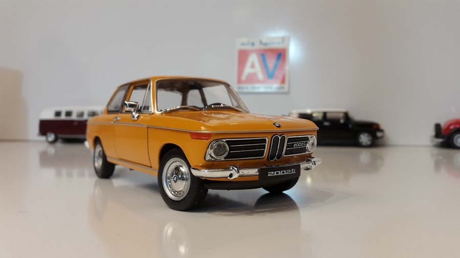 ماکت ماشین BMW 2002 ویلی 1/24 تک جعبه