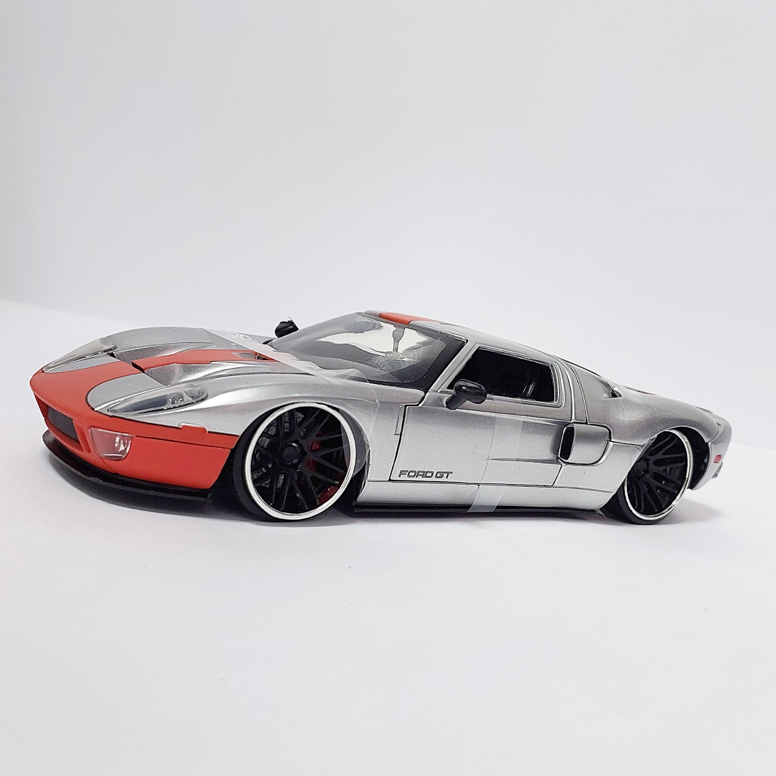 ماکت فورد GT 2005 جادا 1/24 تک جعبه