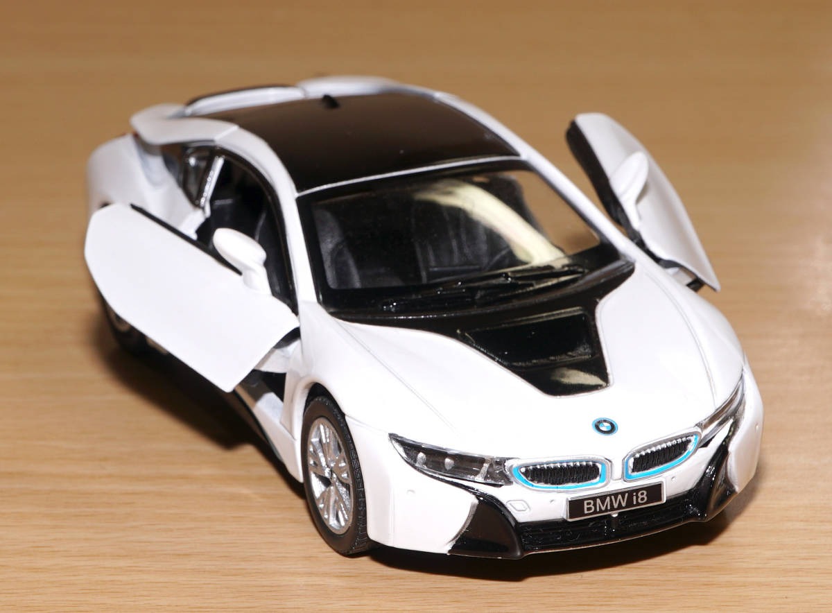 ماکت ماشین BMW i8 کینزمارت 1/36