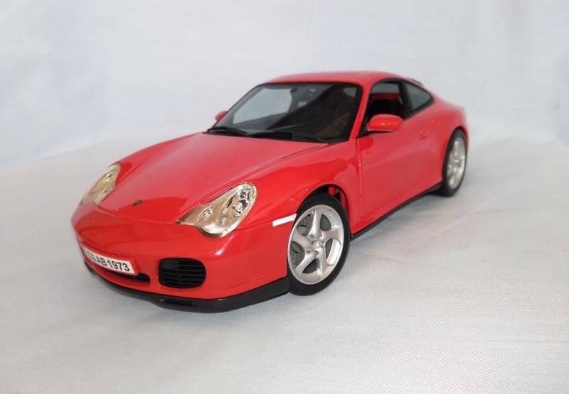 ماکت نایاب پورشه کررا 911 مایستو 1/18 تک جعبه