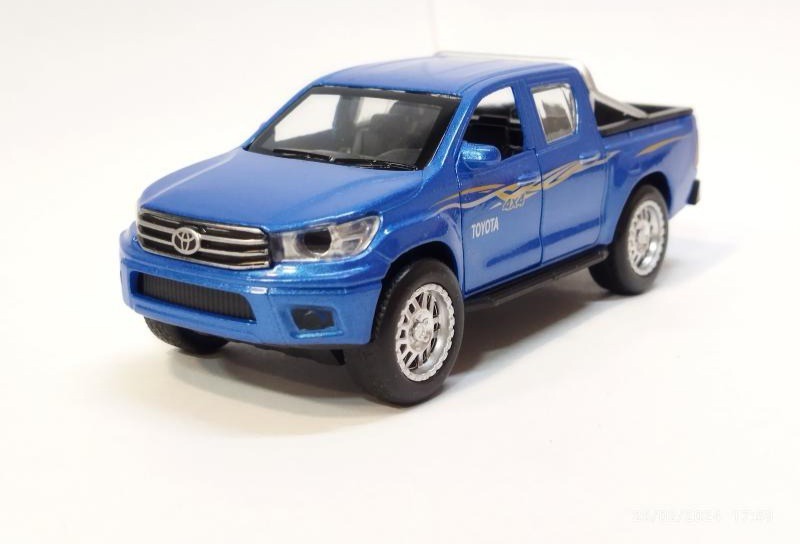 ماکت ماشین فلزی تویوتا هایلوکس 1/36