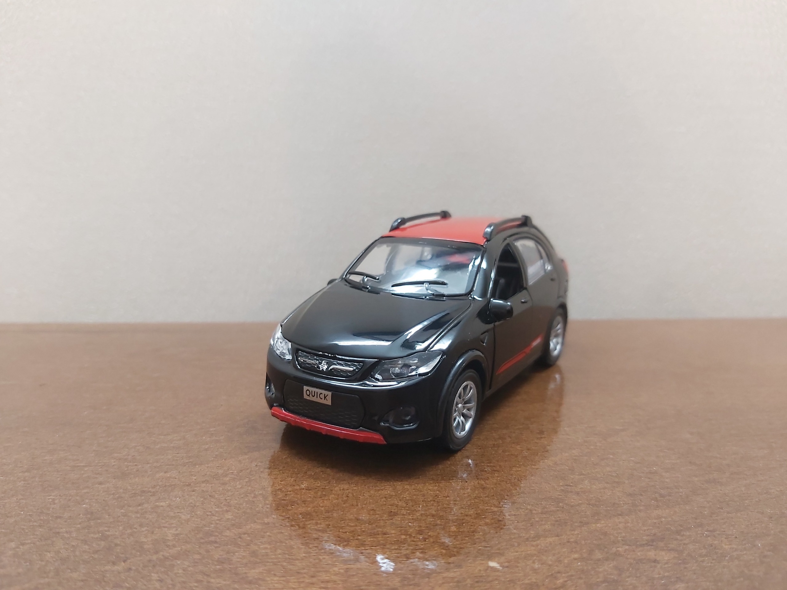 ماکت کوئیک R ( مشکی - قرمز ) مقیاس 1/36