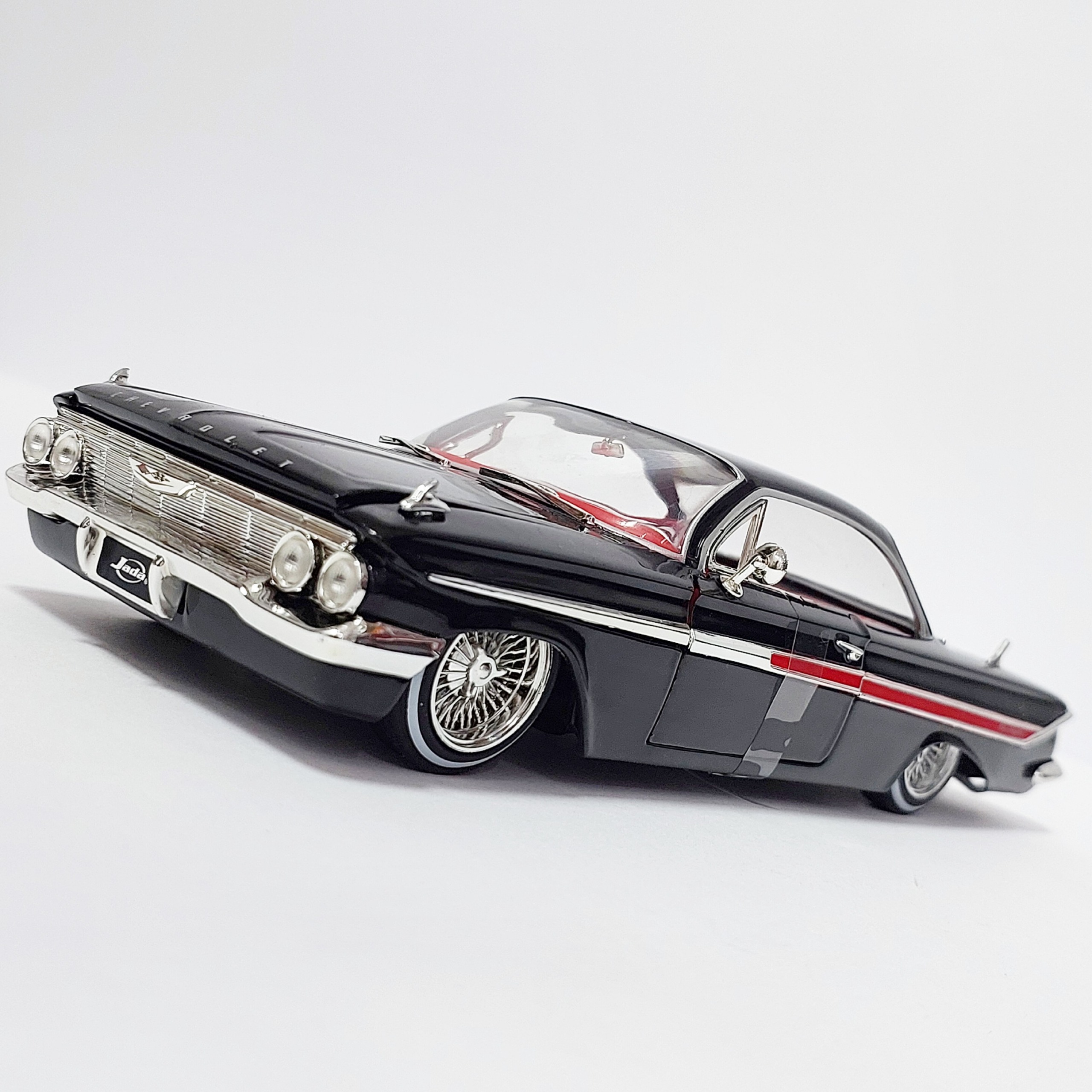 ماکت شورلت ایمپالا 1961 جادا 1/24 تک جعبه