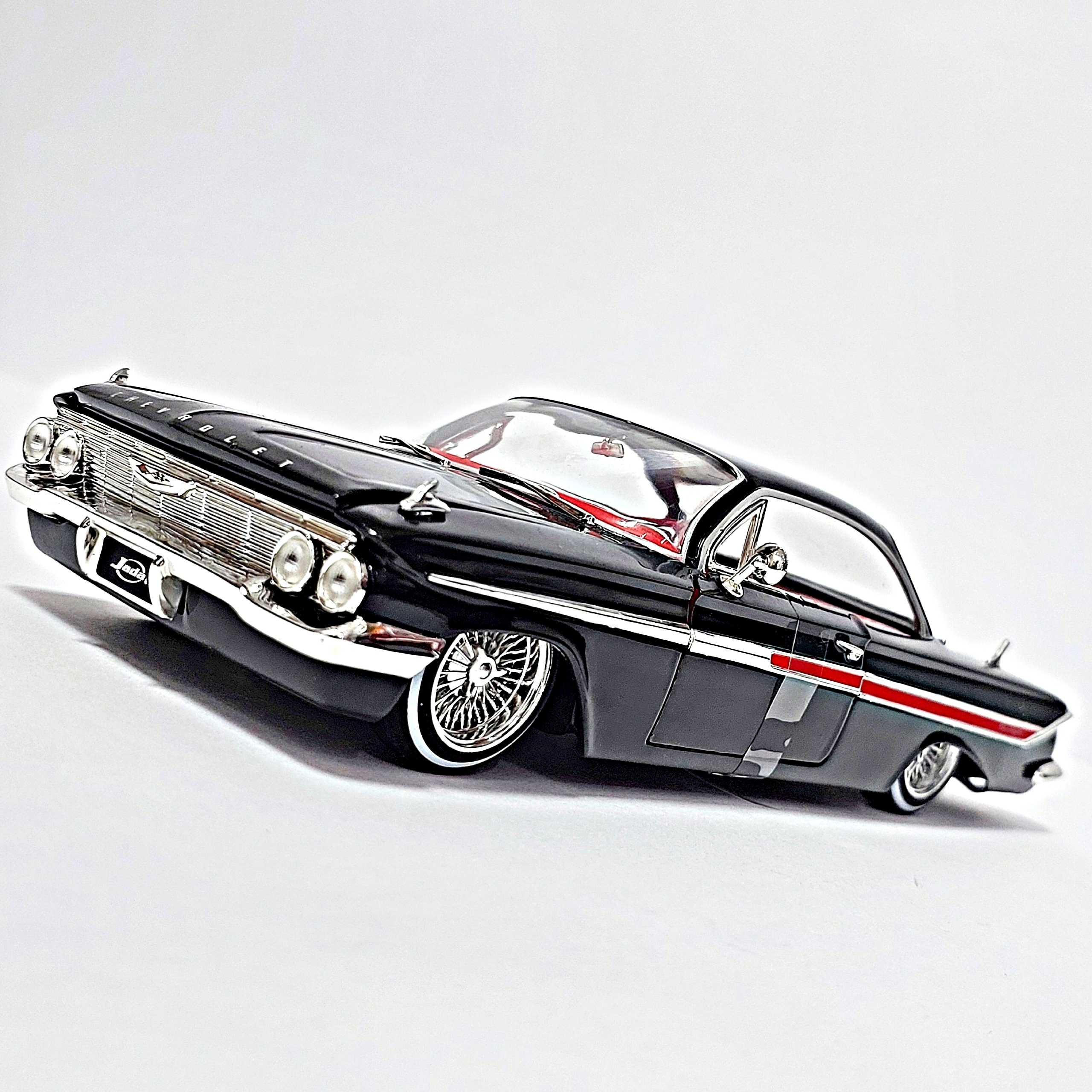 ماکت شورلت ایمپالا 1961 جادا 1/24 تک جعبه