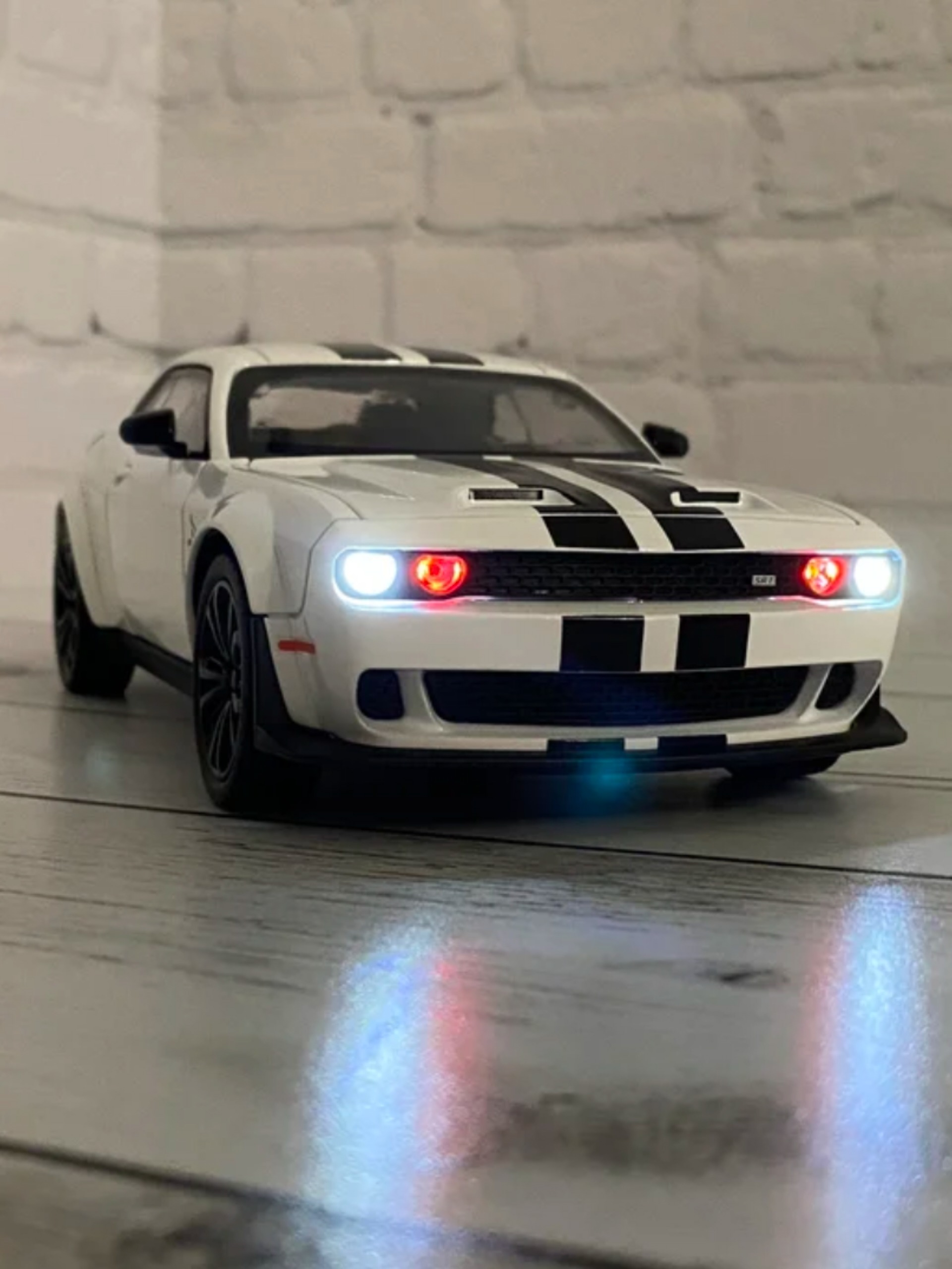 ماکت دوج چلنجر هلکت SRT مقیاس 1/24