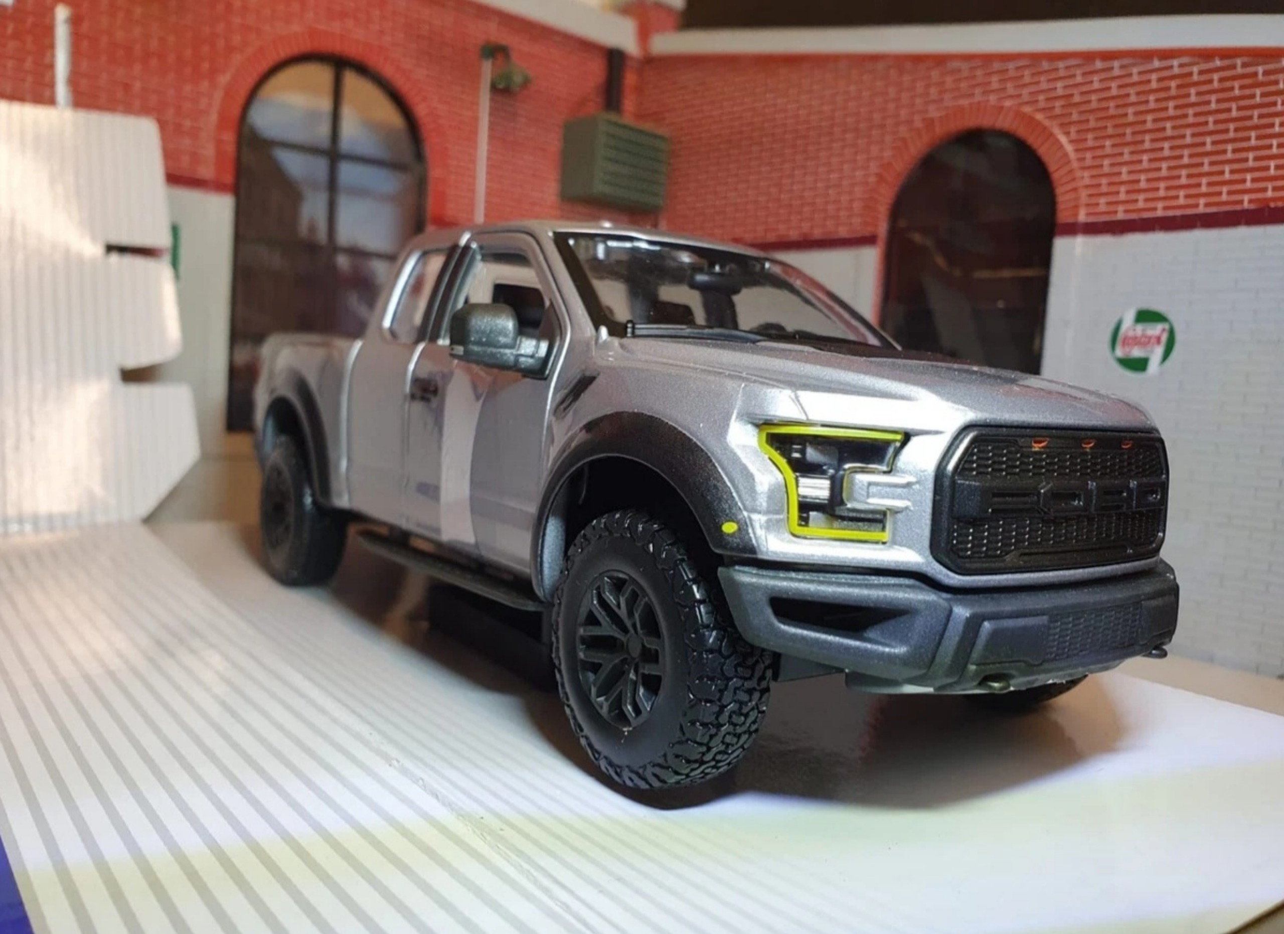 ماکت کمیاب فورد رپتور F-150 مایستو 1/24