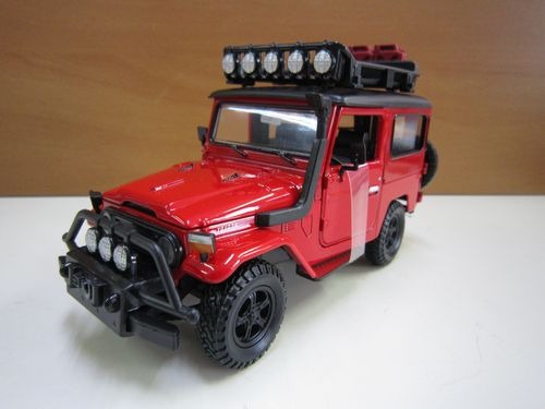 ماکت نایاب تویوتا FJ40 موتورمکس 1/24 تک جعبه