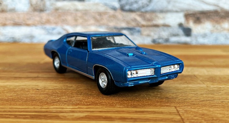 ماکت کلکسیونی و کمیاب پونتیاک GTO ویلی 1/36