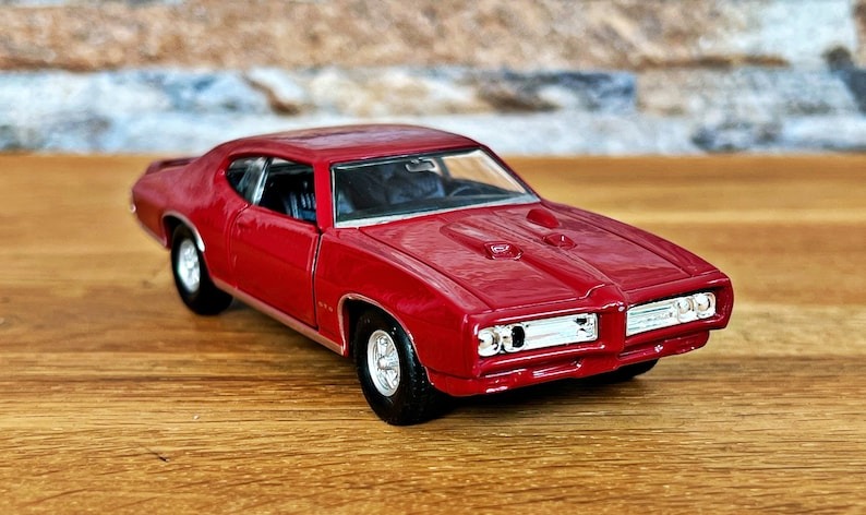 ماکت کلکسیونی و کمیاب پونتیاک GTO ویلی 1/36