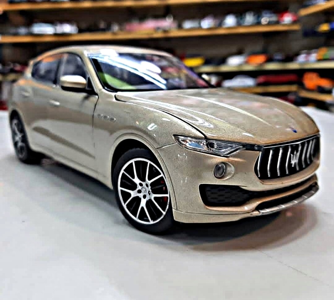 ماکت کمیاب مازراتی لوانته 1/24 ویلی تک جعبه