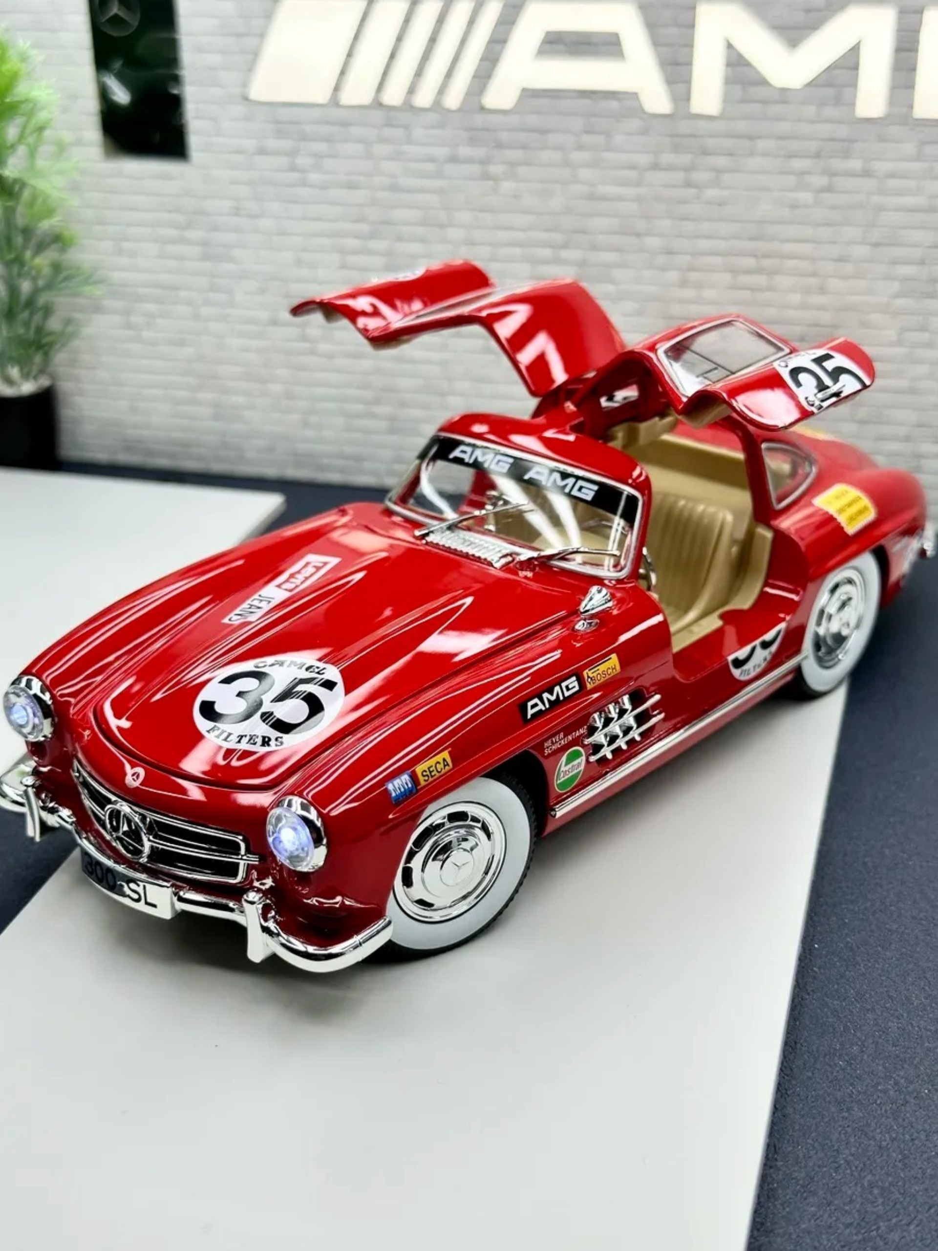 ماکت کلکسیونی بنز SL300 تیونینگ 1/24