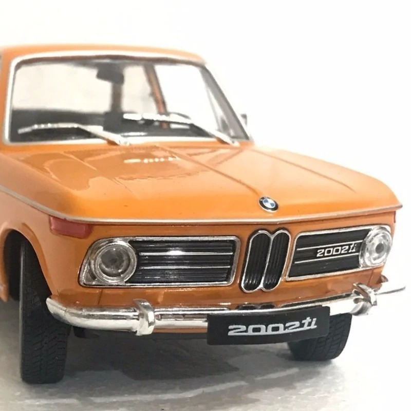 ماکت کمیاب BMW 2002 مقیاس ( 1/24 ) ویلی