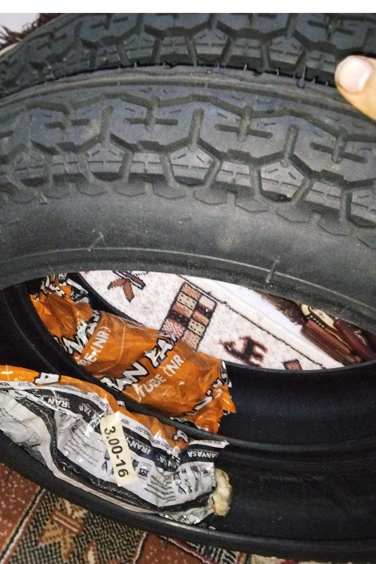 یک عدد تایر و یک عدد تیوب 300-16 یاماها 125 و آراس