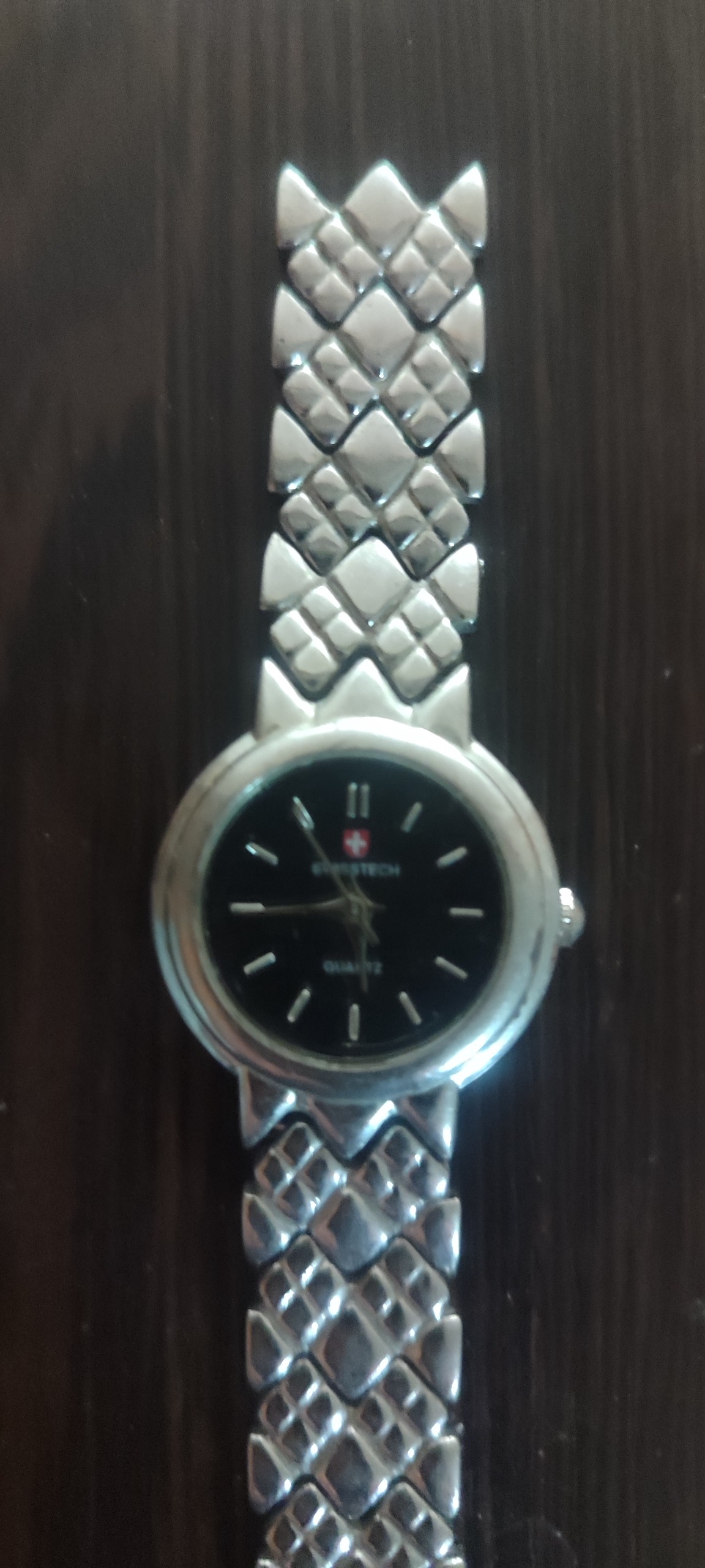 ساعت مچی زنانه طبق تصویرswisstech