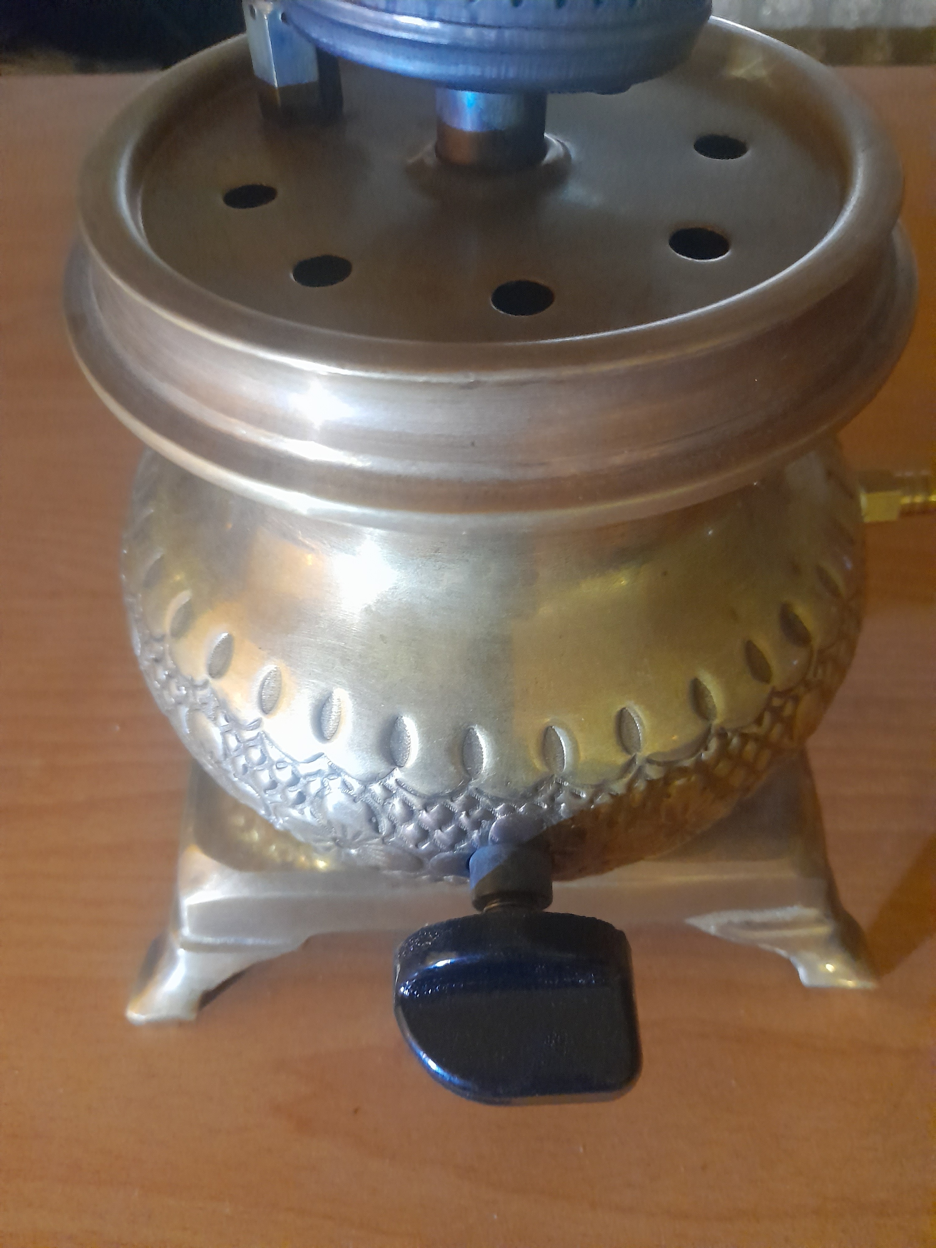 پایه سماور گازی برنجی قلمزنی شده