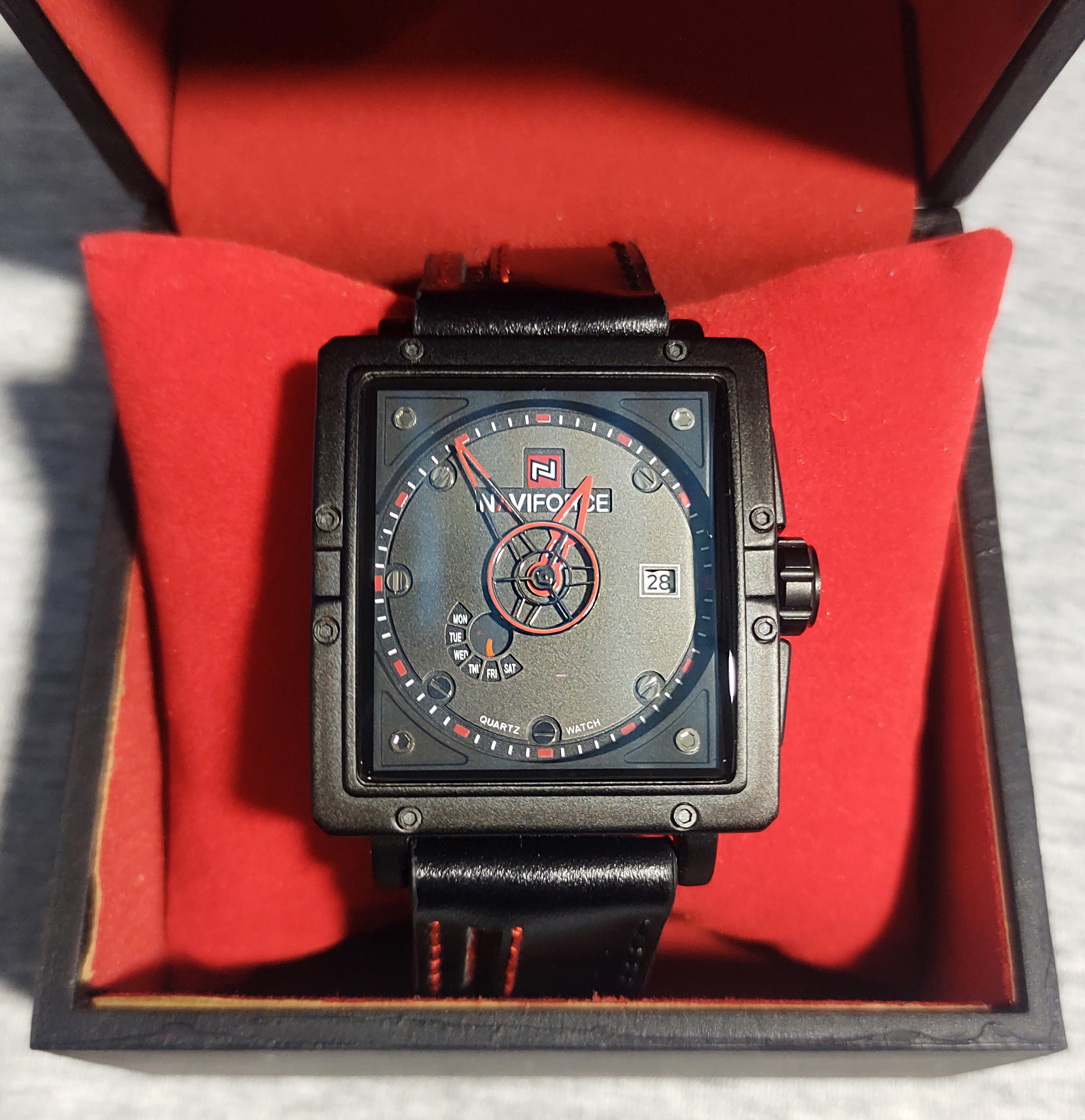 ساعت مچی «نیوی فورس» مدل «Naviforce NF9065M»