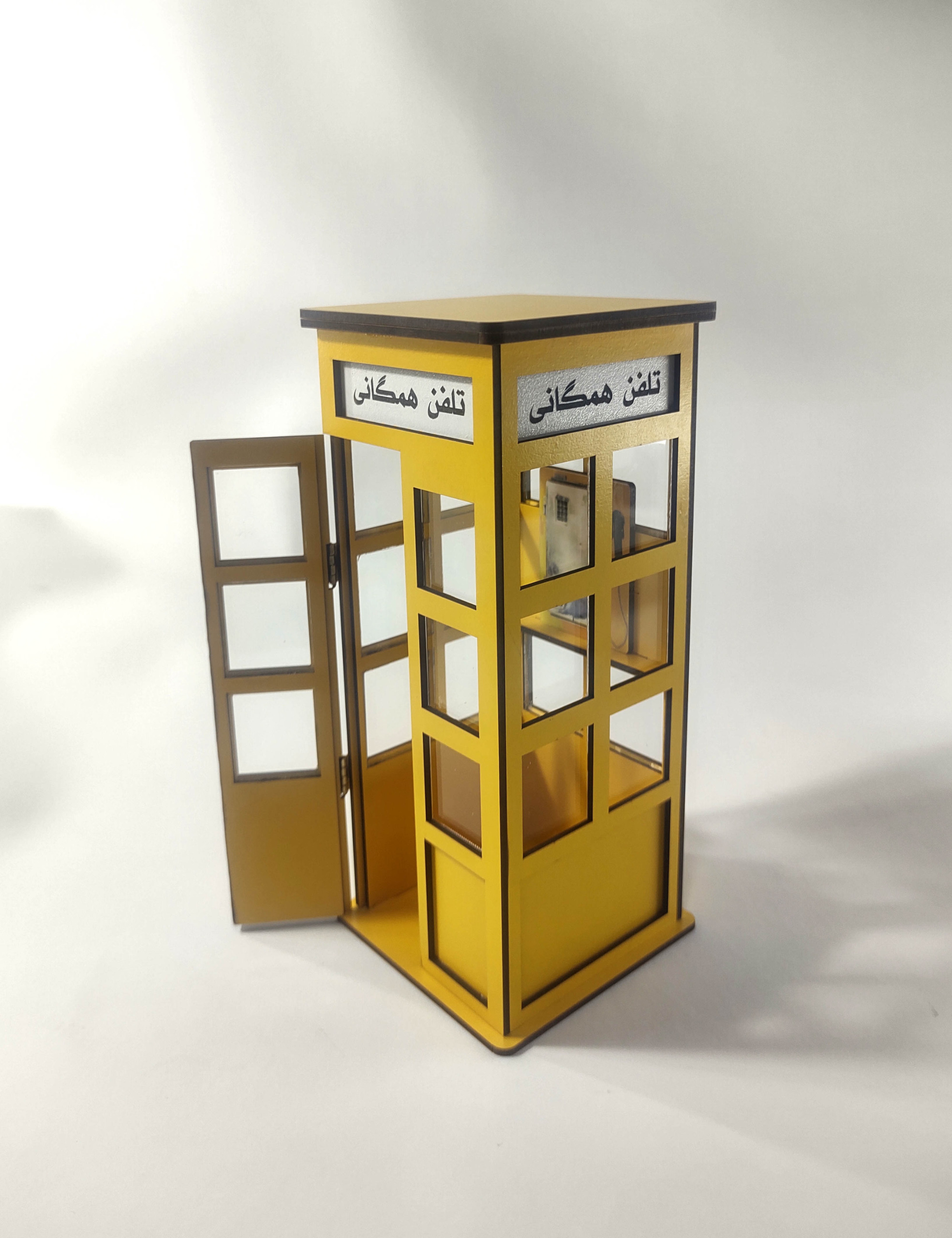 ماکت تلفن همگانی زرد