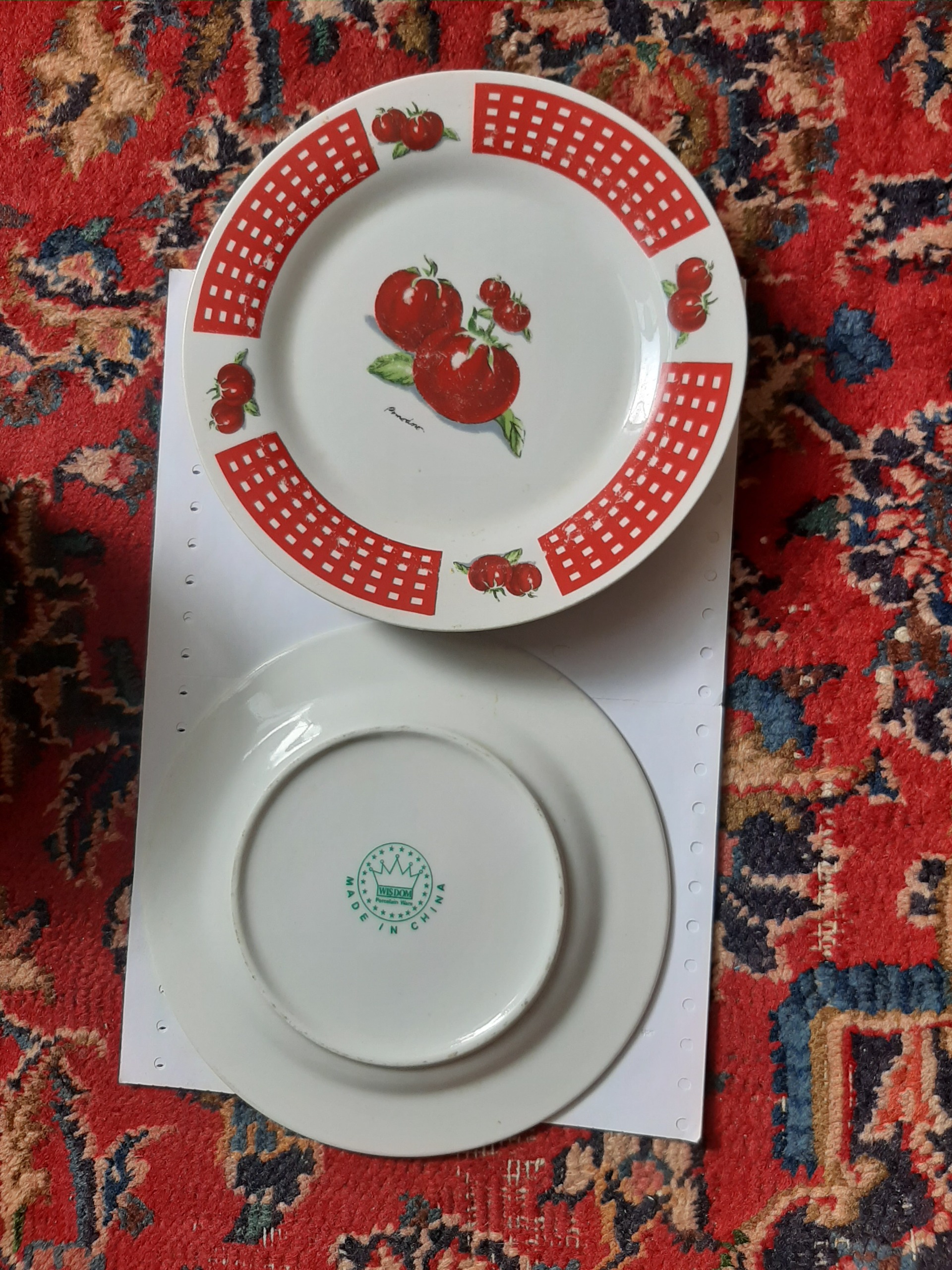 پیش دستی دور قرمز