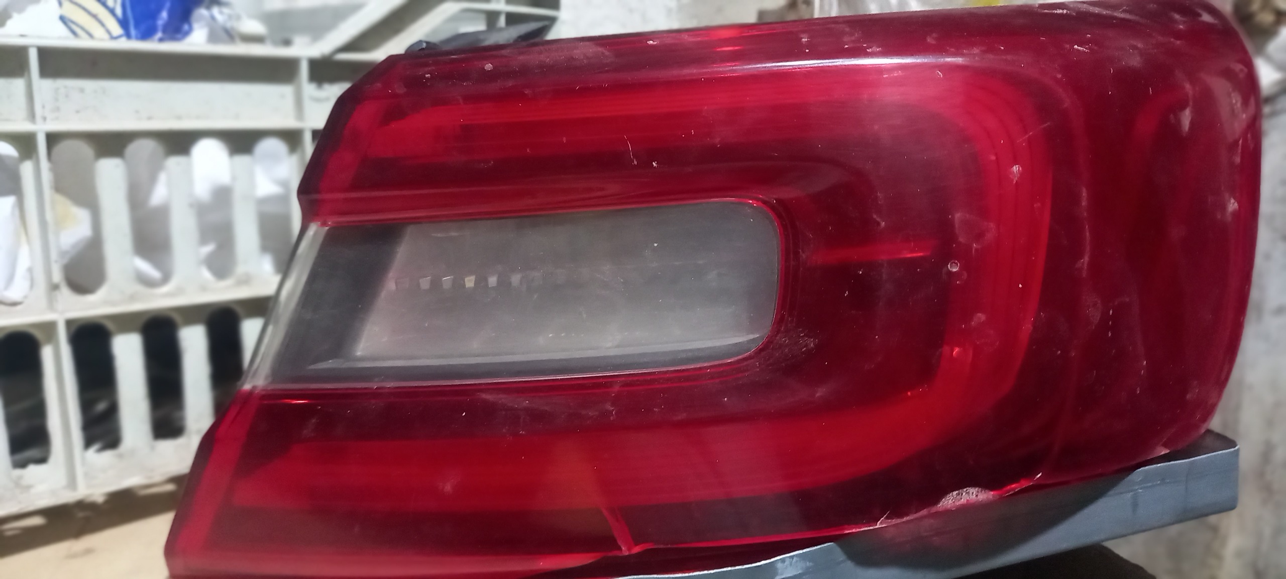 چراغ خطر عقب روی گلگیر رنو تالیسمان