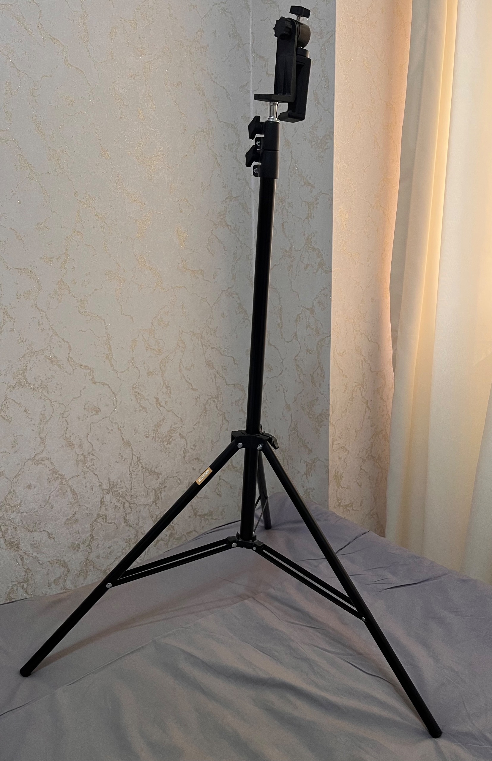 سه پایه نگهدارنده گوشی