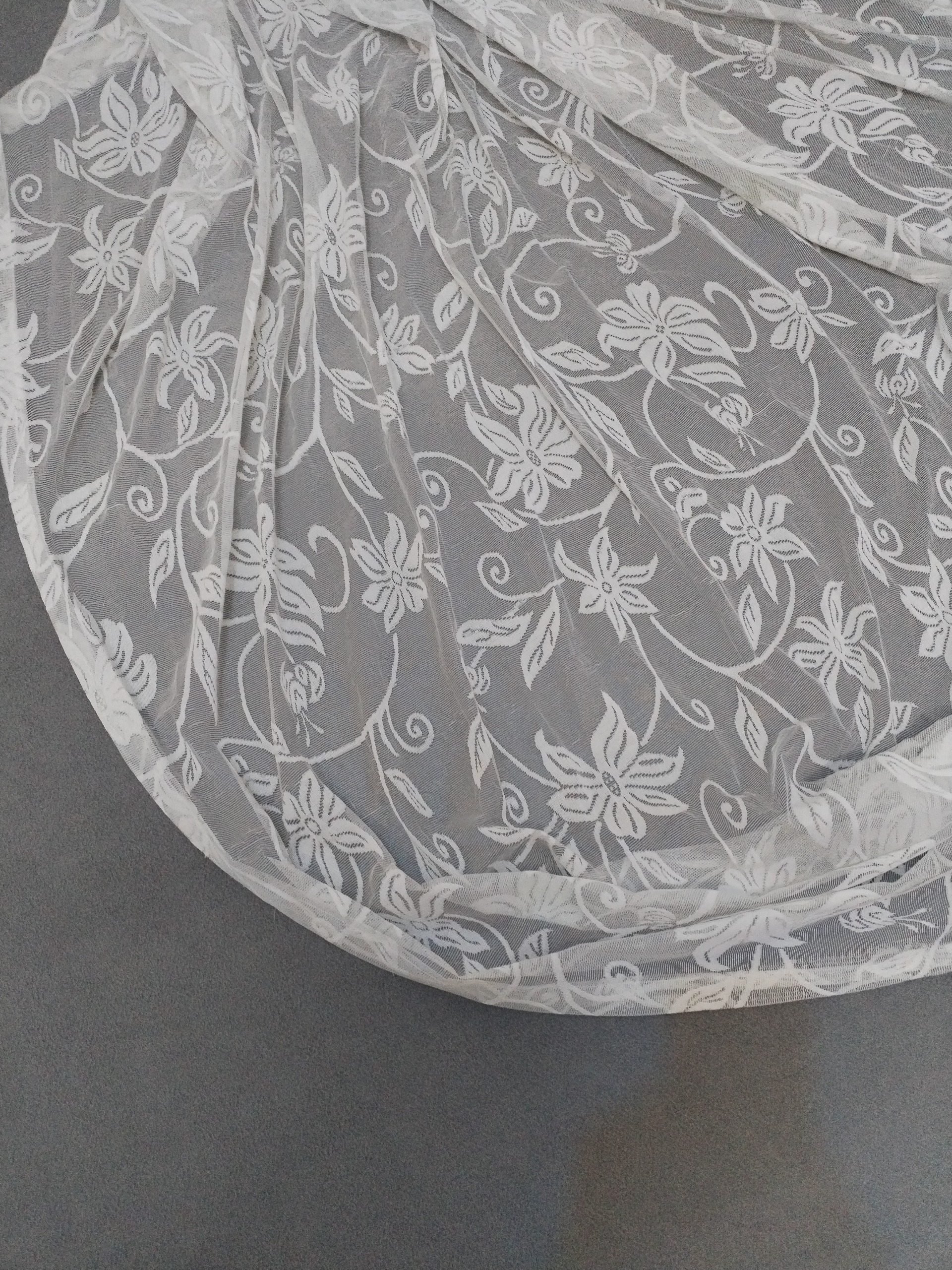 پرده سفید بلند