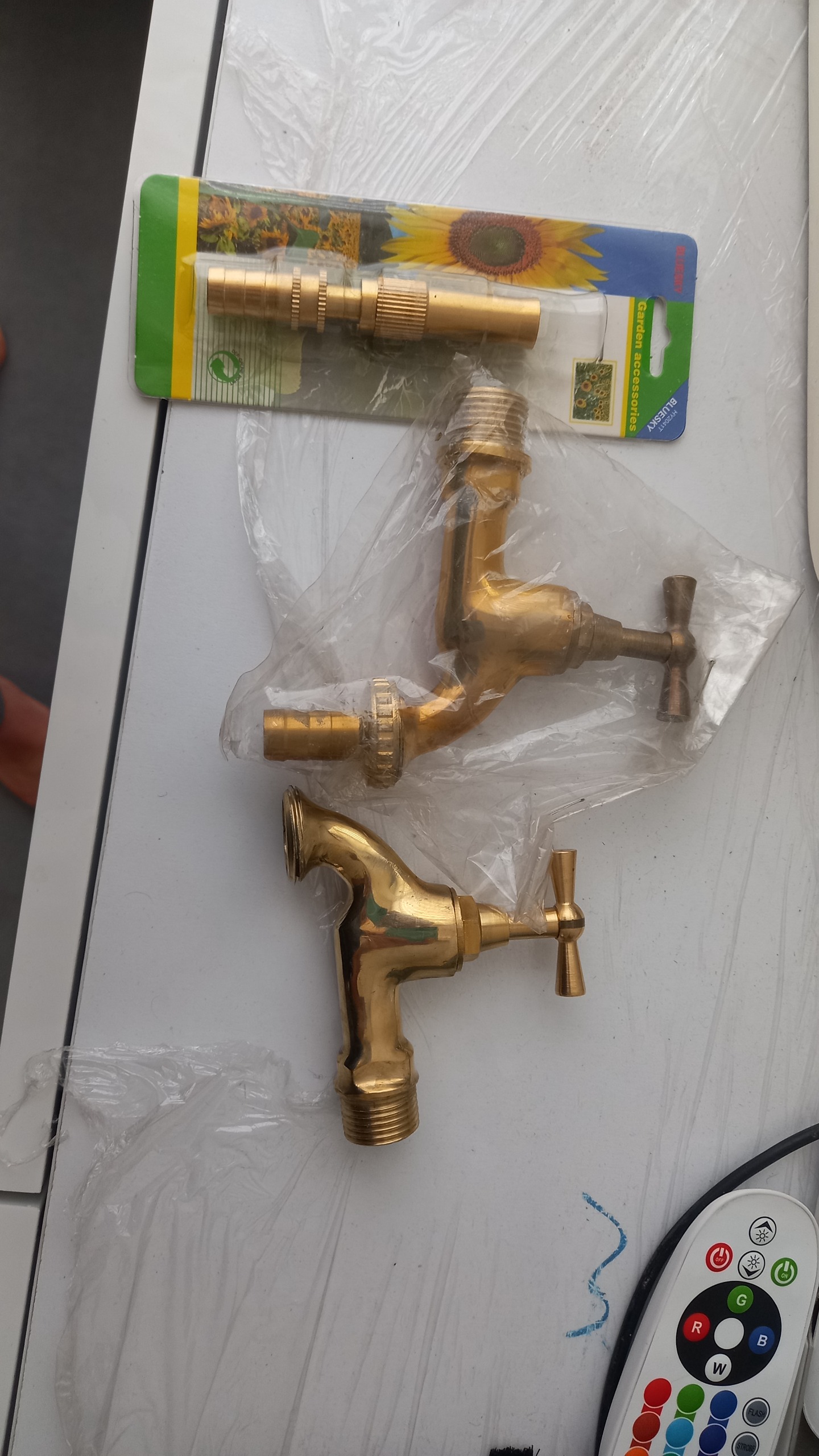 دو عدد شیر حیاطی و آبپاش فشاری اکبند