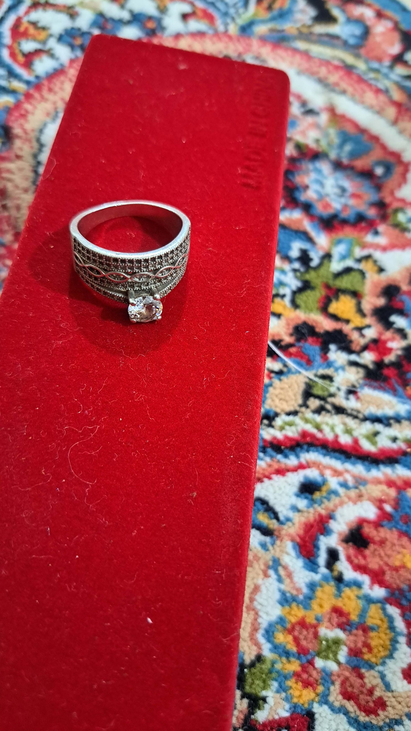 انگشترنقره عیاربالا خوشدست و چشــمگیر