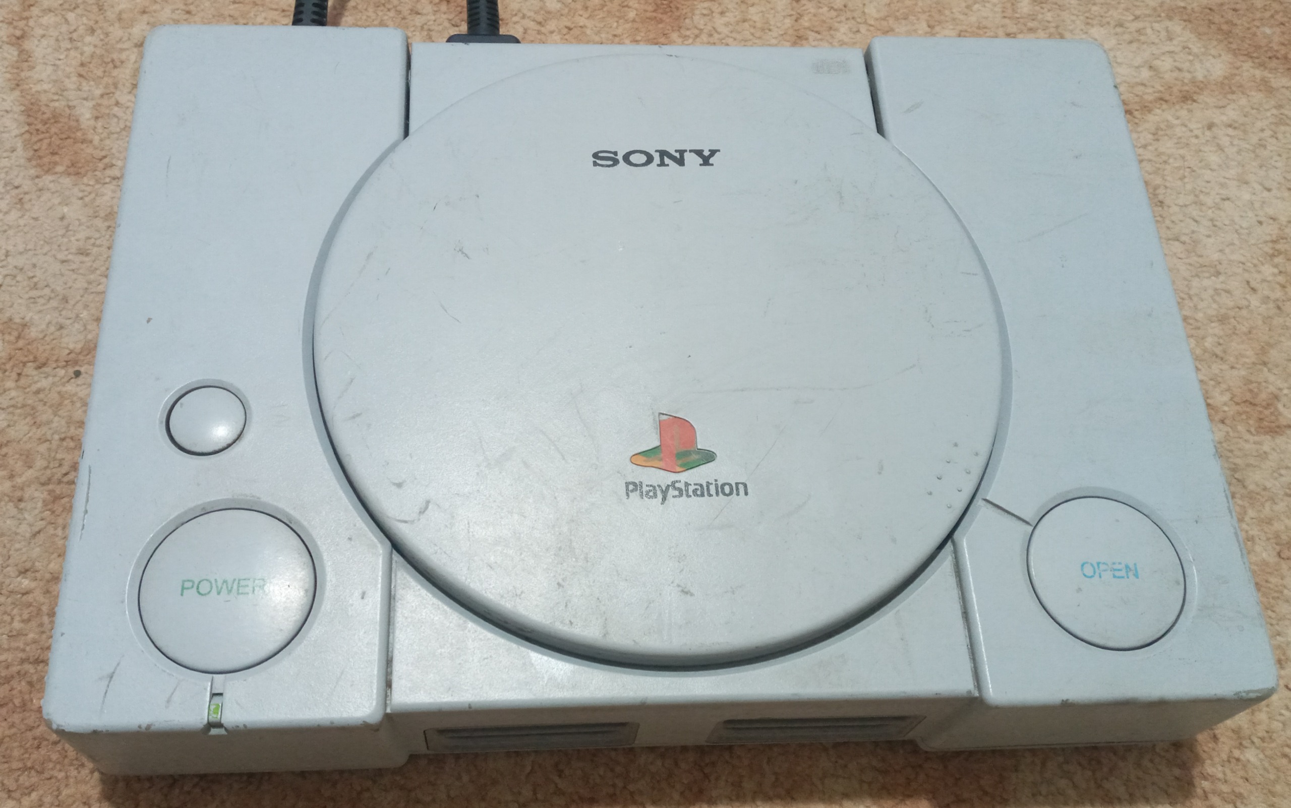 پلی استیشن SCPH-5000 دارای AV با لوازم