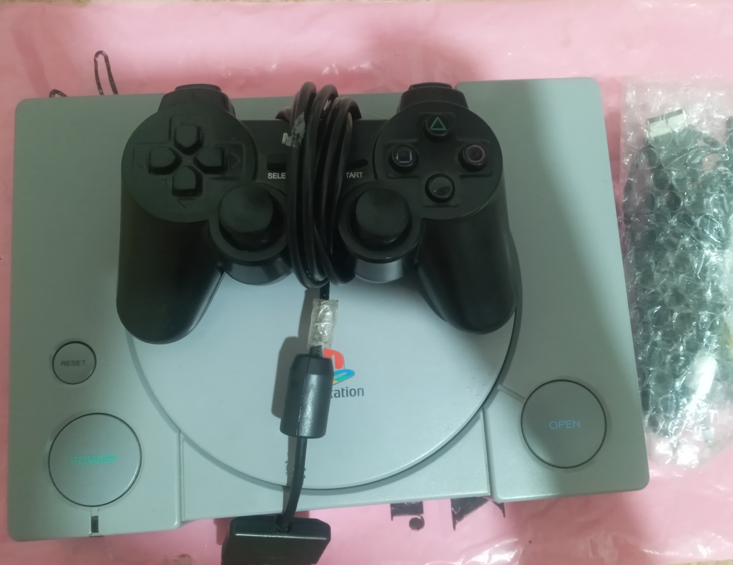 پلی استیشن 1 مدل 7000 و بازی همگی کاملا سالم