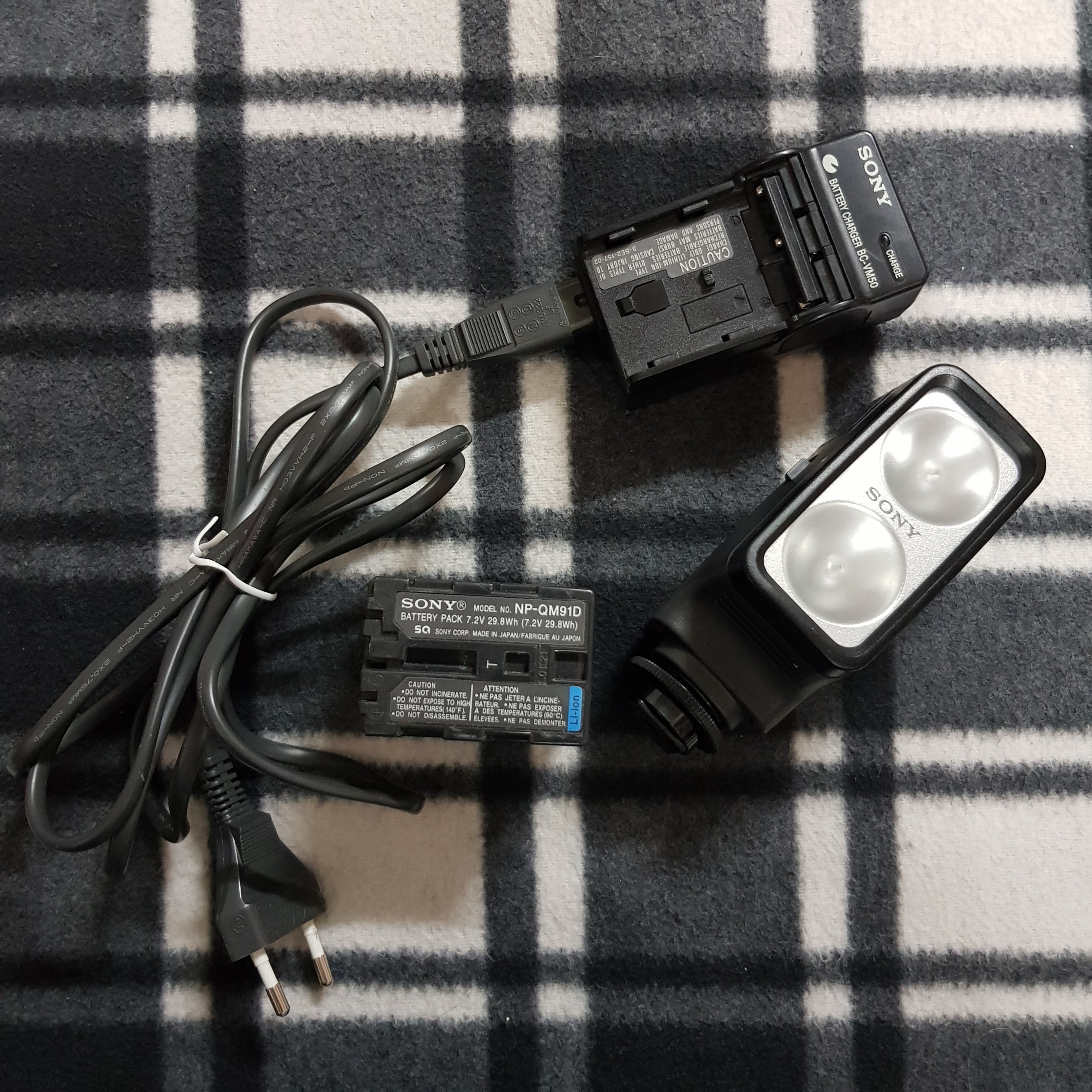 فلاش اکسترنال Sony و شارژر - اصل ساخت ژاپن