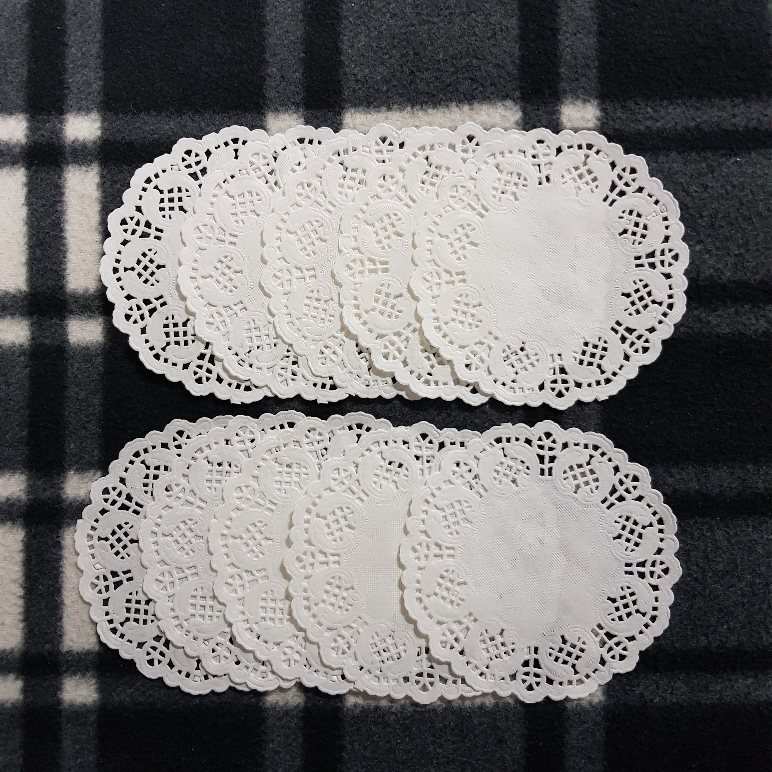 کاغذ شیرینی طرح گیپور (قطر حدود 10 سانتیمتر)