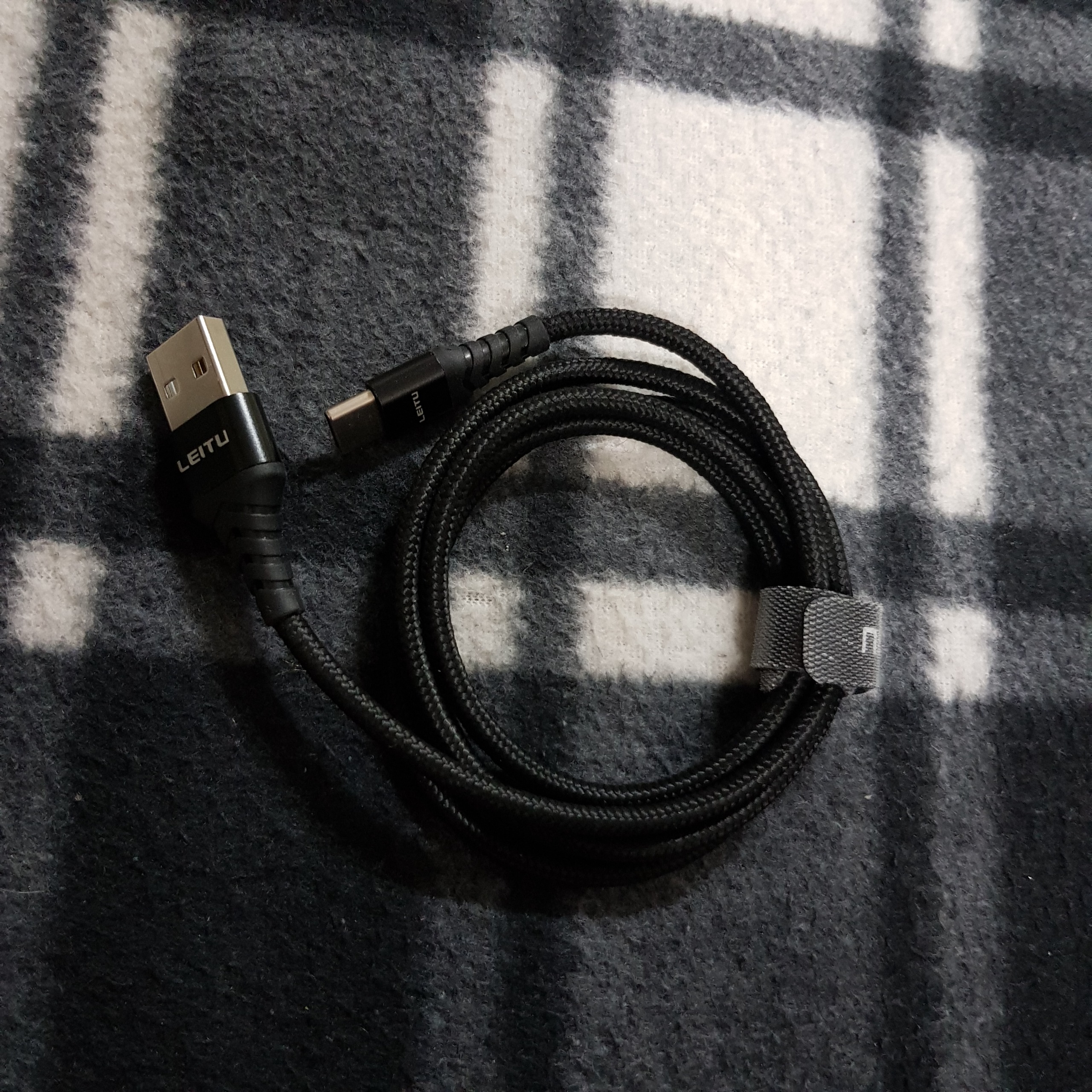 کابل یک سر USB و یک سر Type C