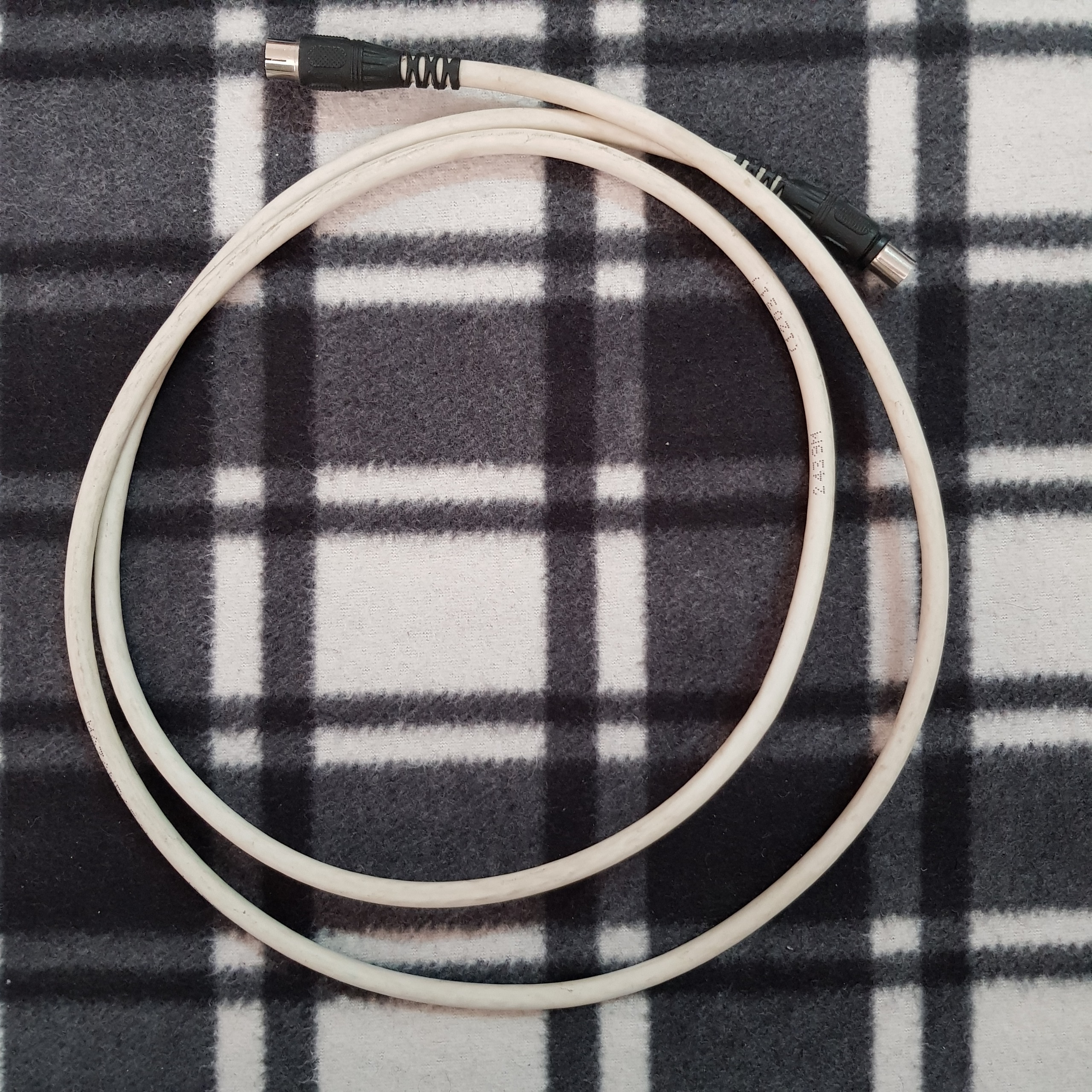 کابل آنتن یک سر نری یک سر مادگی (طول 1.5 متر)
