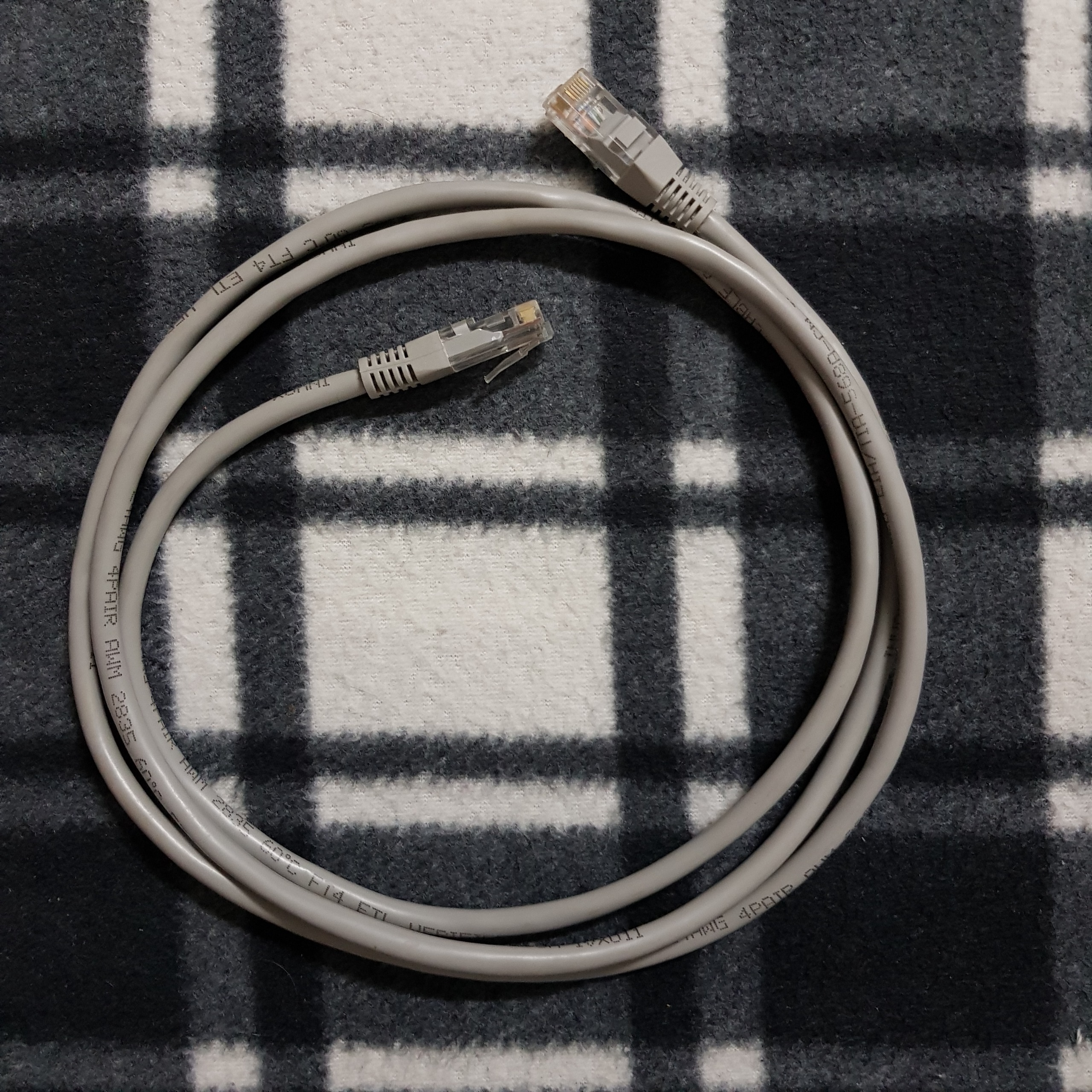 کابل LAN (طول حدود 1.5 متر)