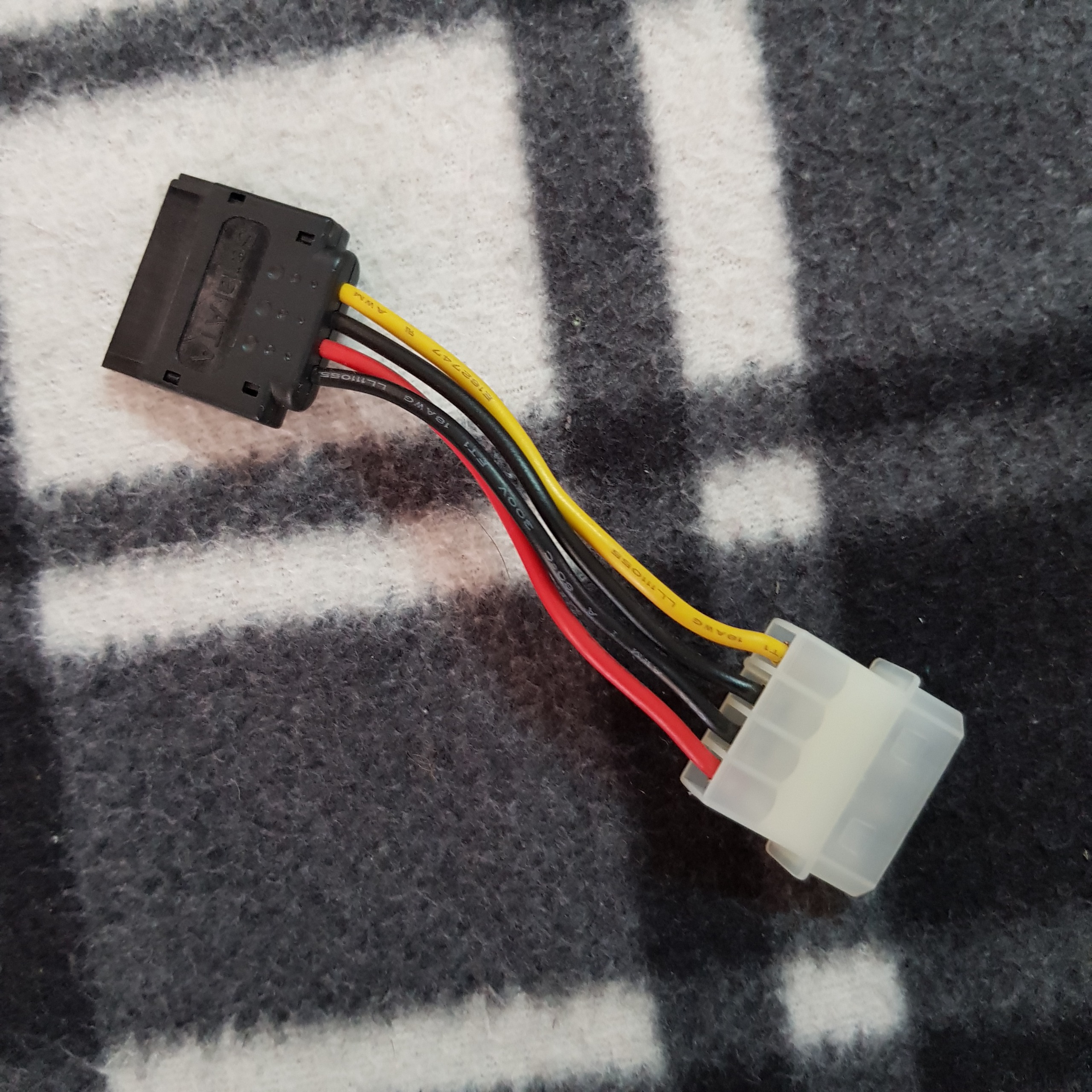 کابل تبدیل برق 4 پین به Serial ATA