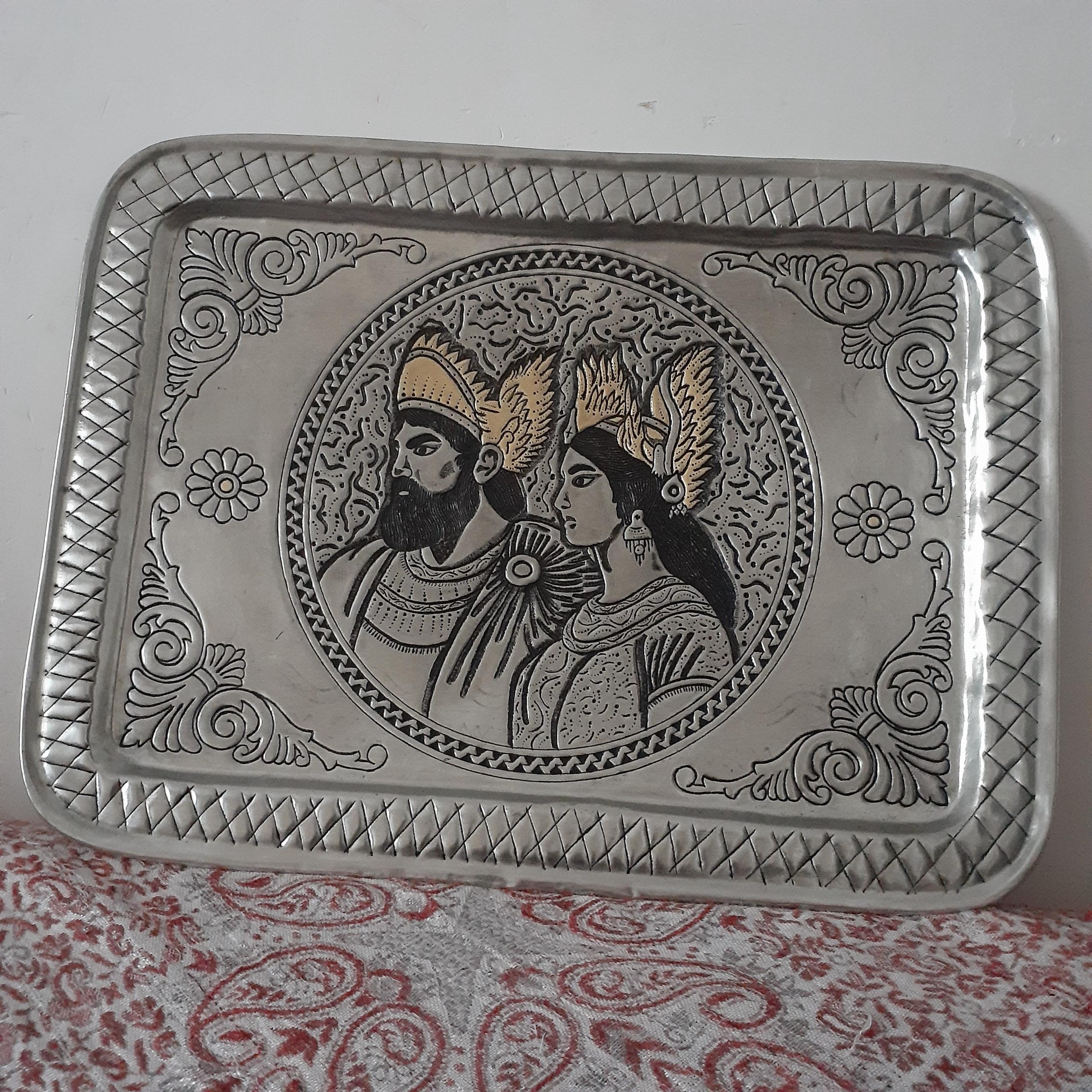 سینی برنجی طرح کورش و همسرش