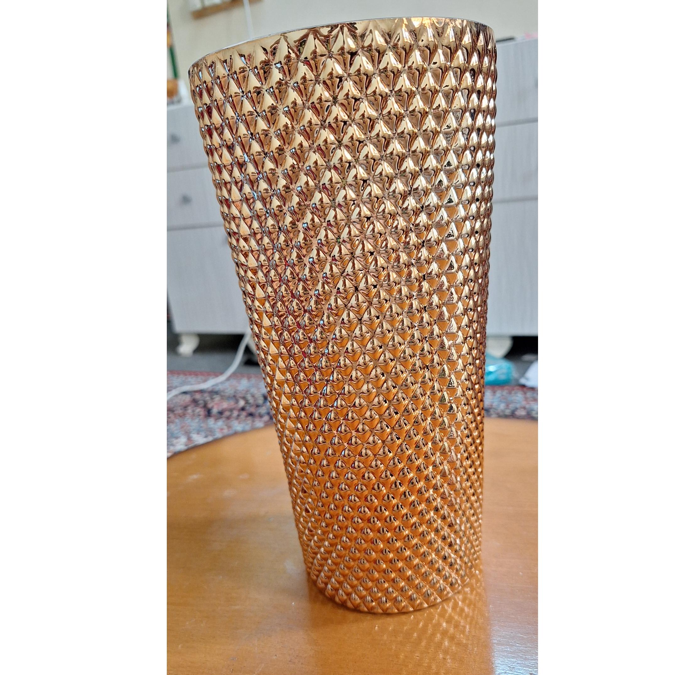 گلدان طلایی زیبا