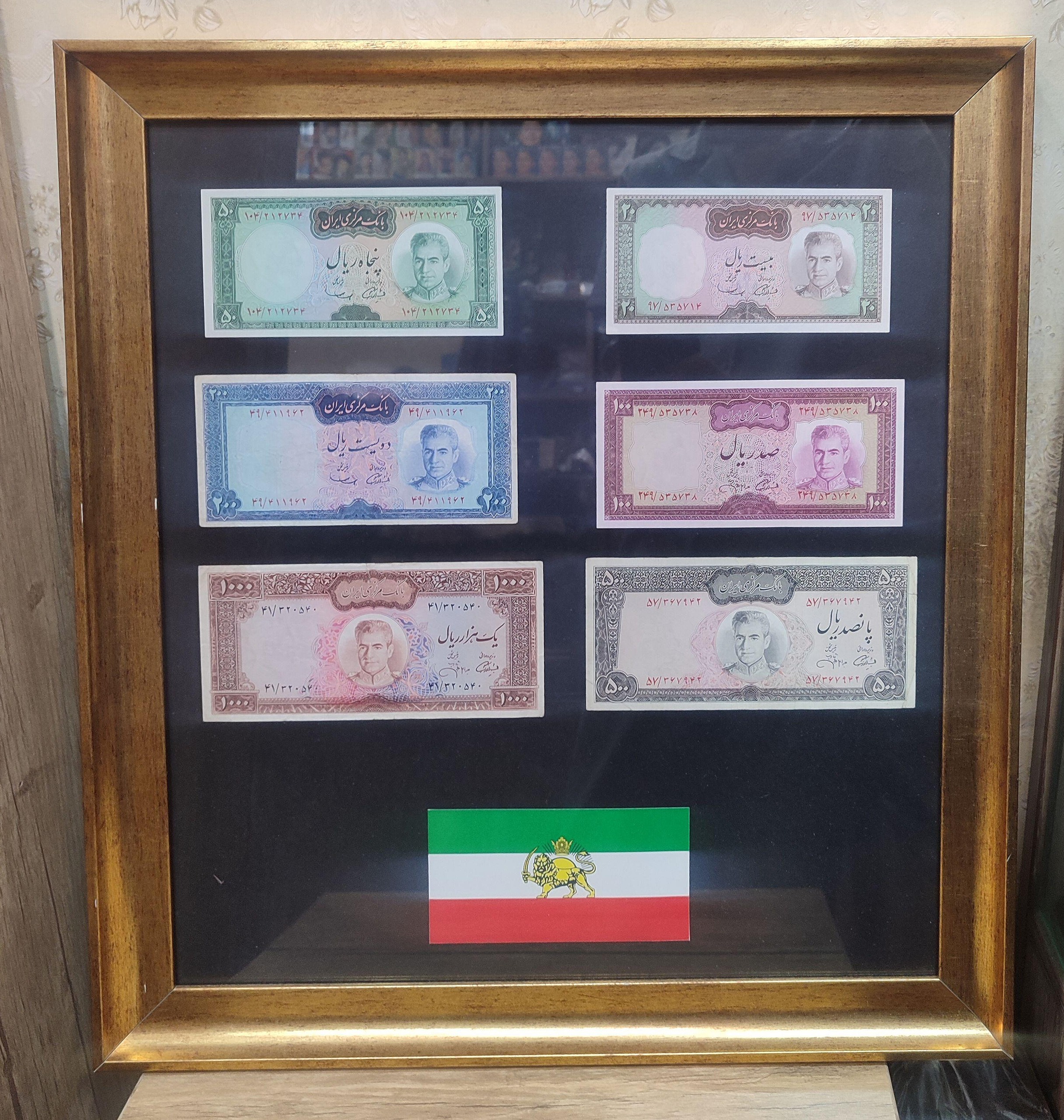 تابلو اسکناس سری یقه نظامی