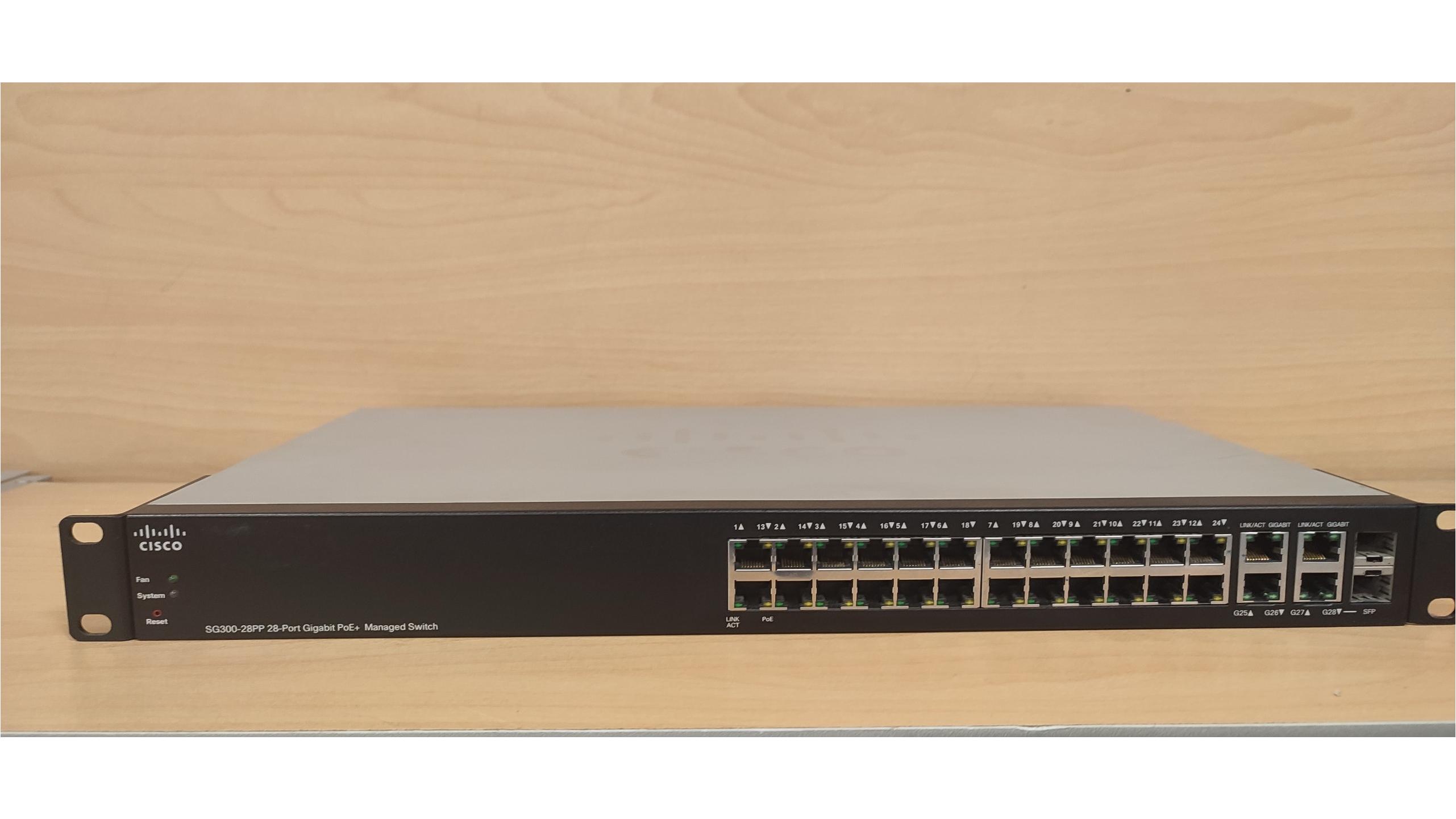 سوئیچ سیسکو مدل SG300-28PP
