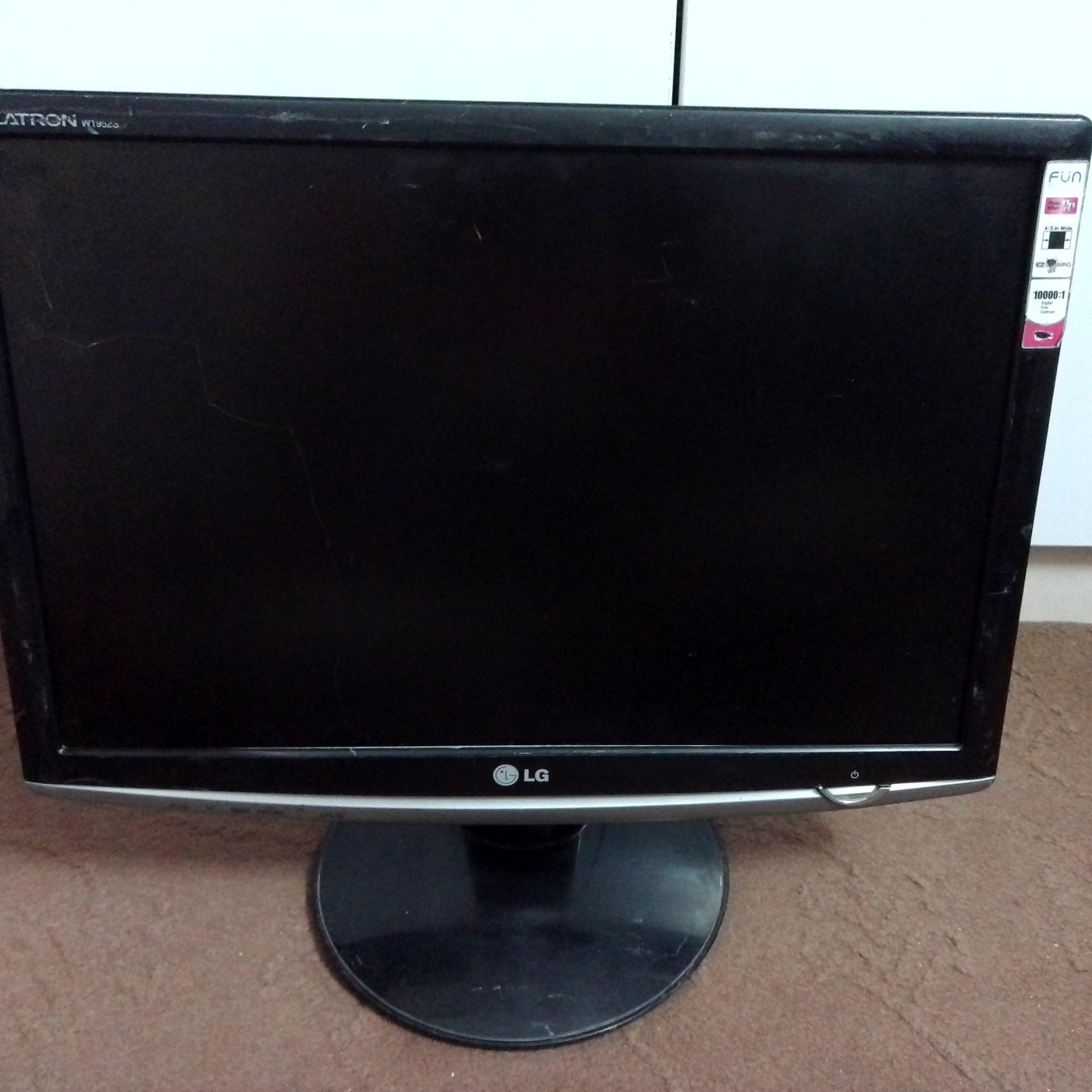 مانیتور ال جی کامل و روشن لیکوئید خراب است