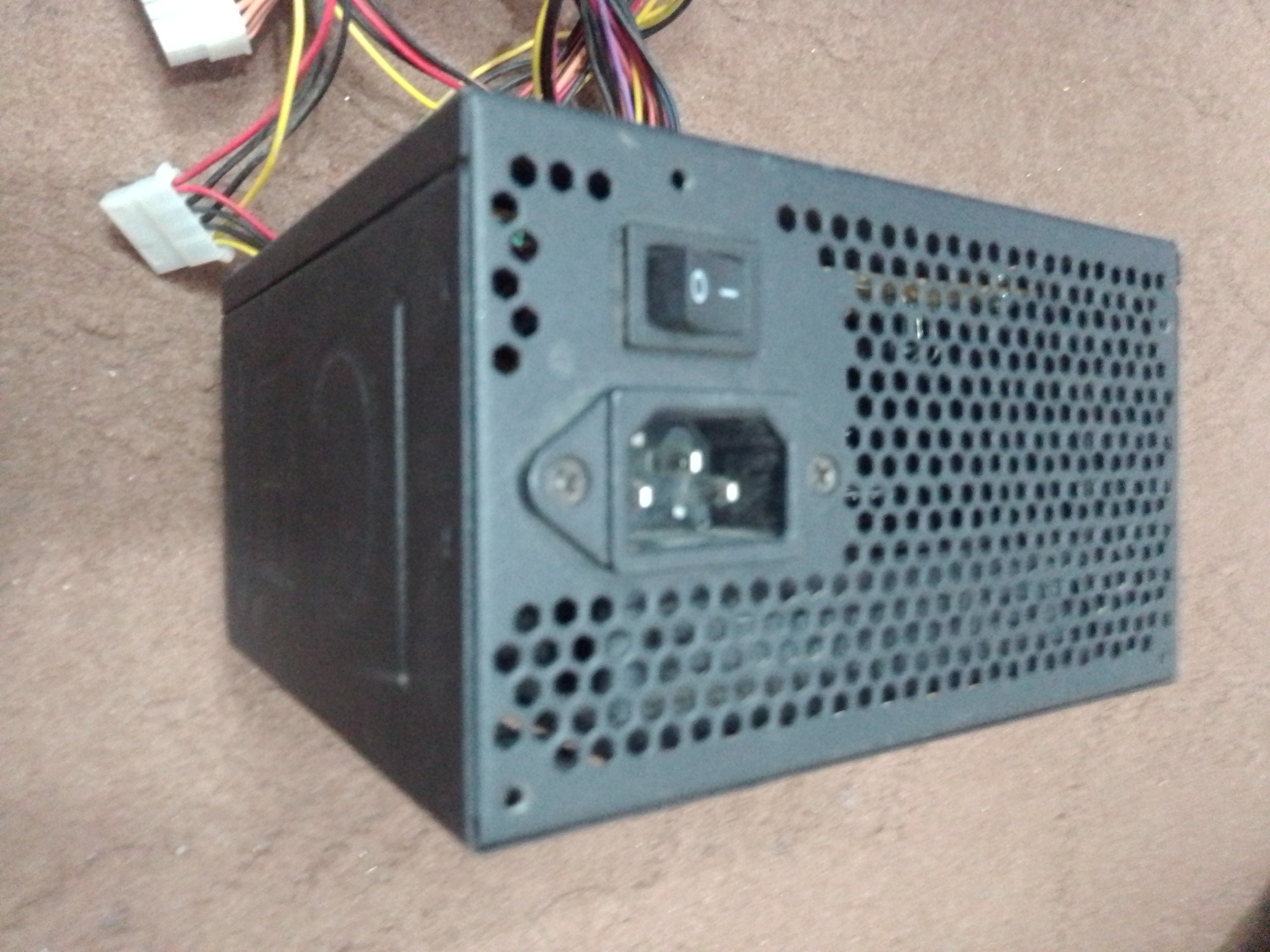 پاور کامپیوتر سالم و روشن تست شده