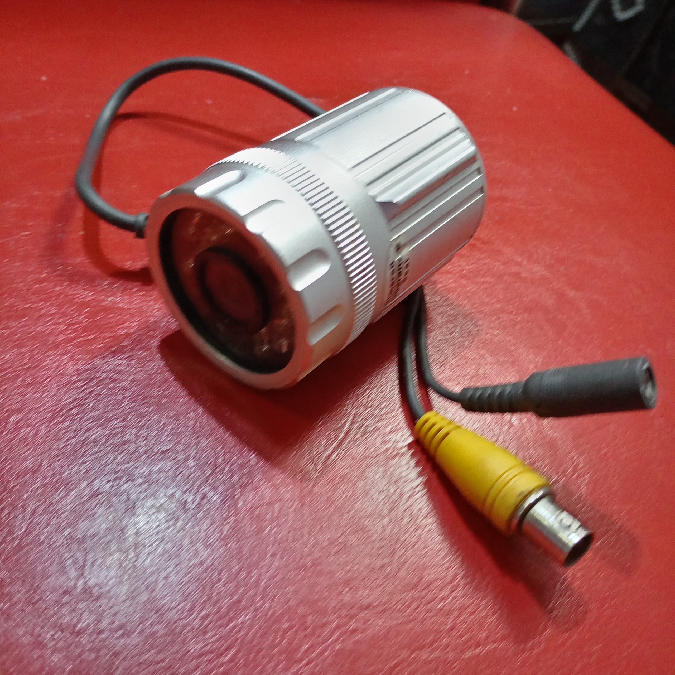 یک عدد دوربین