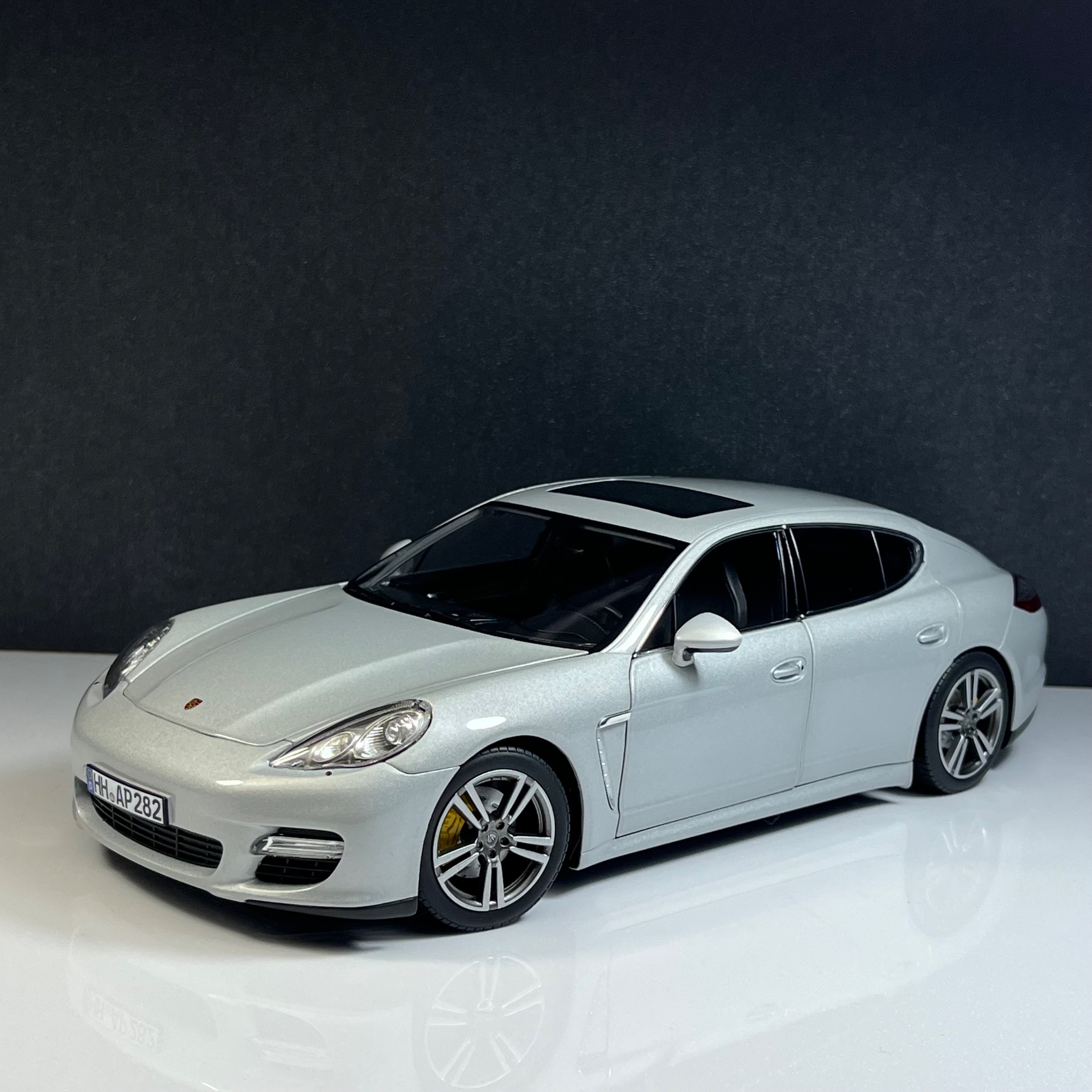 ماکت Porsche Panamera Turbo 2009