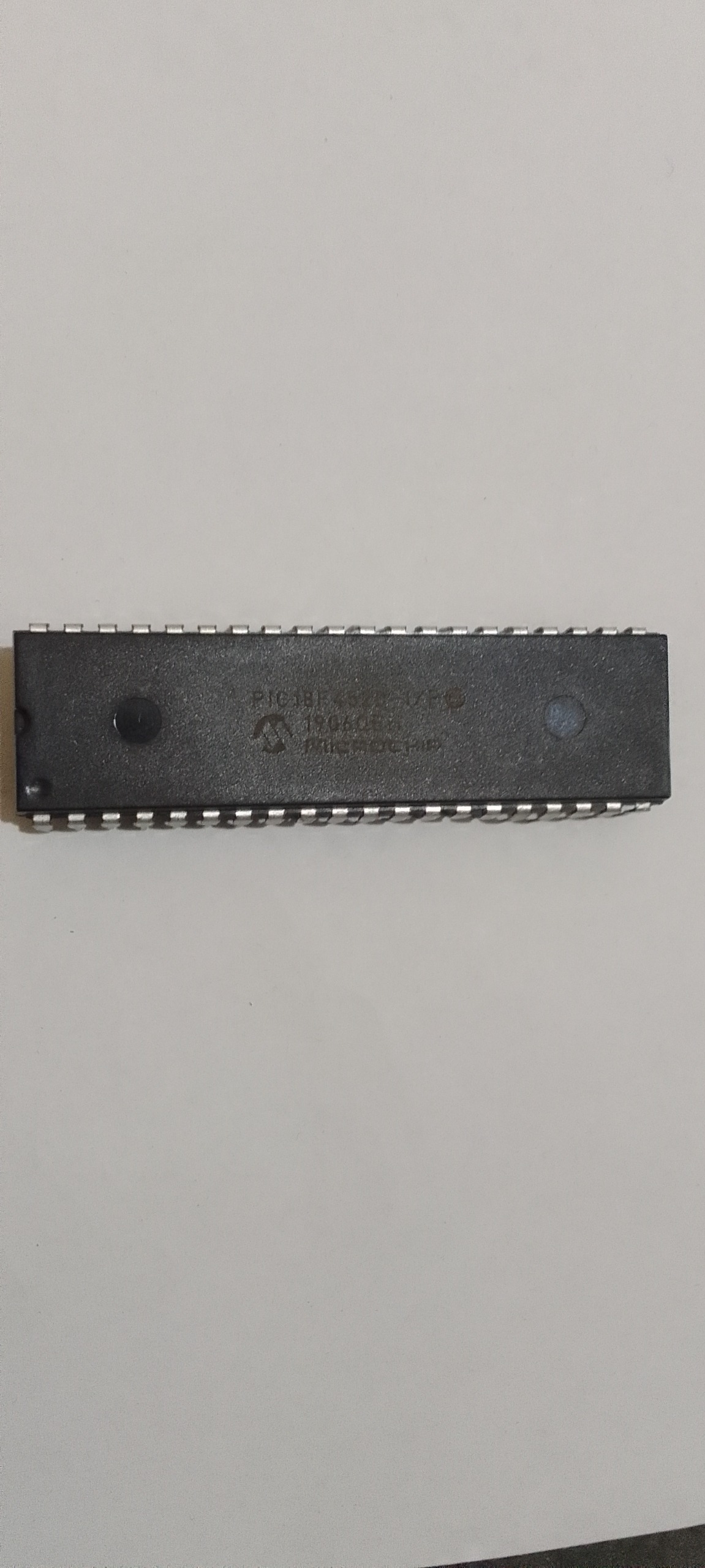 آی سی  PIC18F4520-I/P
