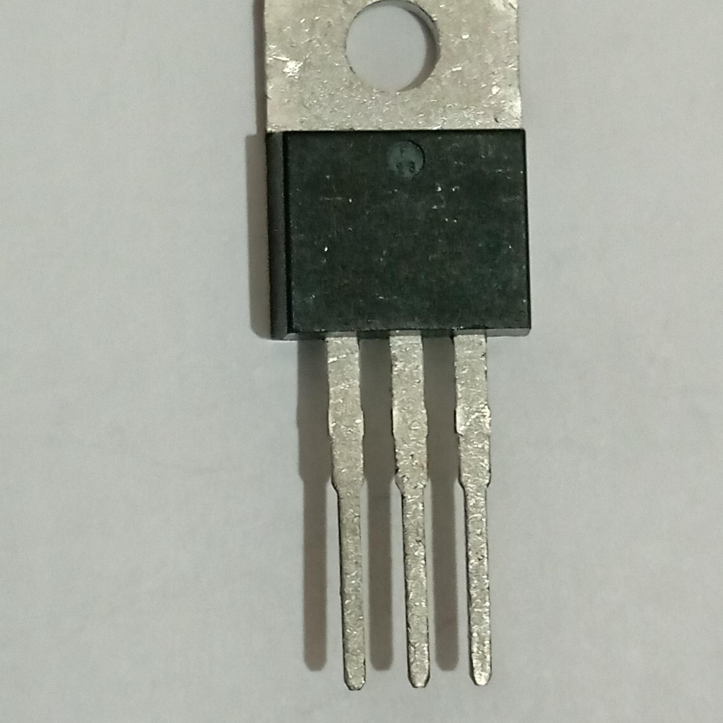 آی سی   TOP223YN