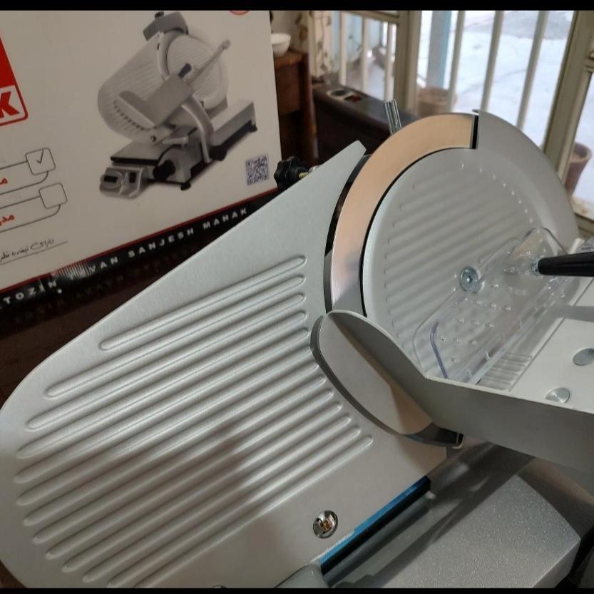 کالباس بر محک ترازو دار