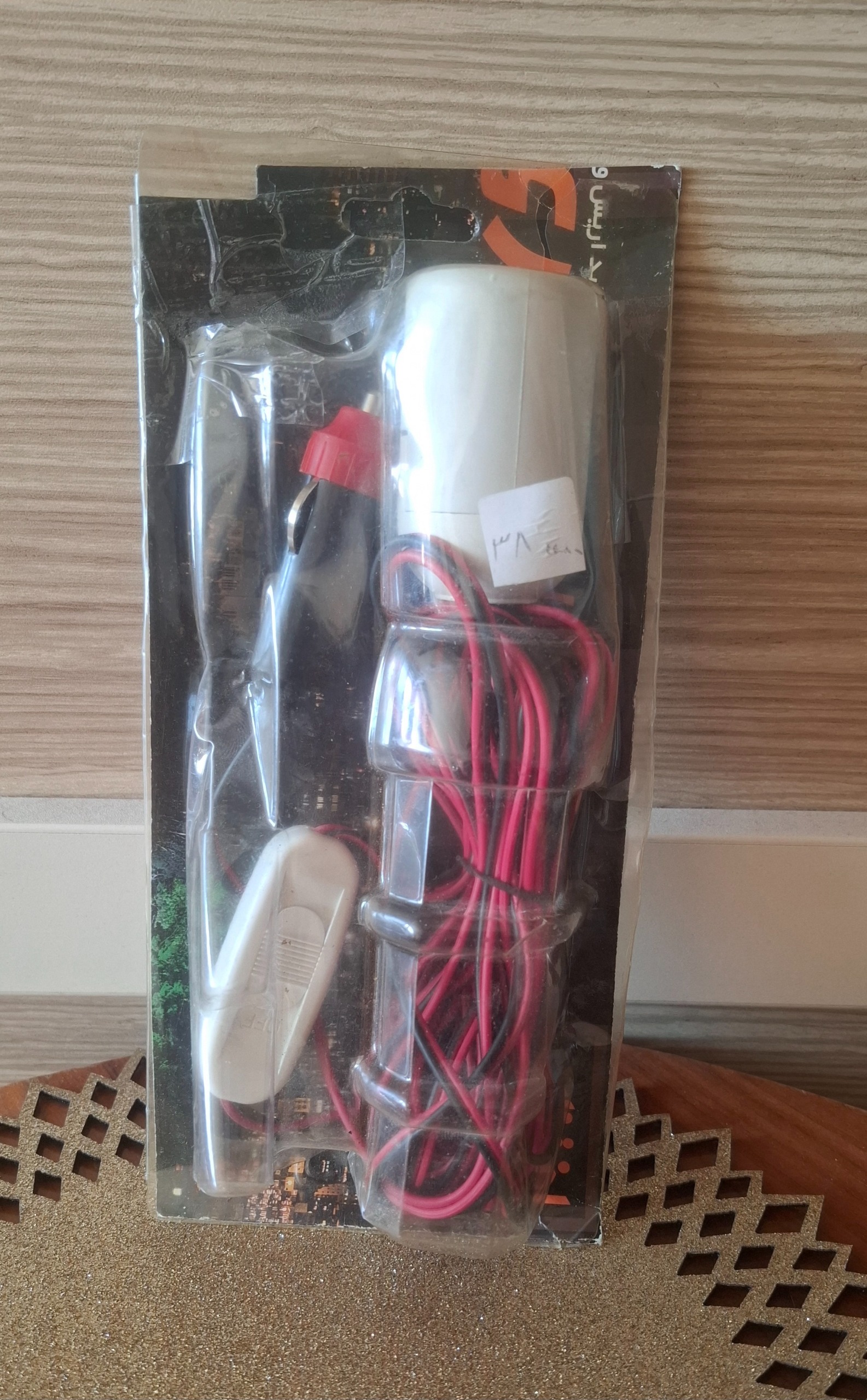 سیم سیار همراه با بادروم، فندکی ماشین و کلید روشن