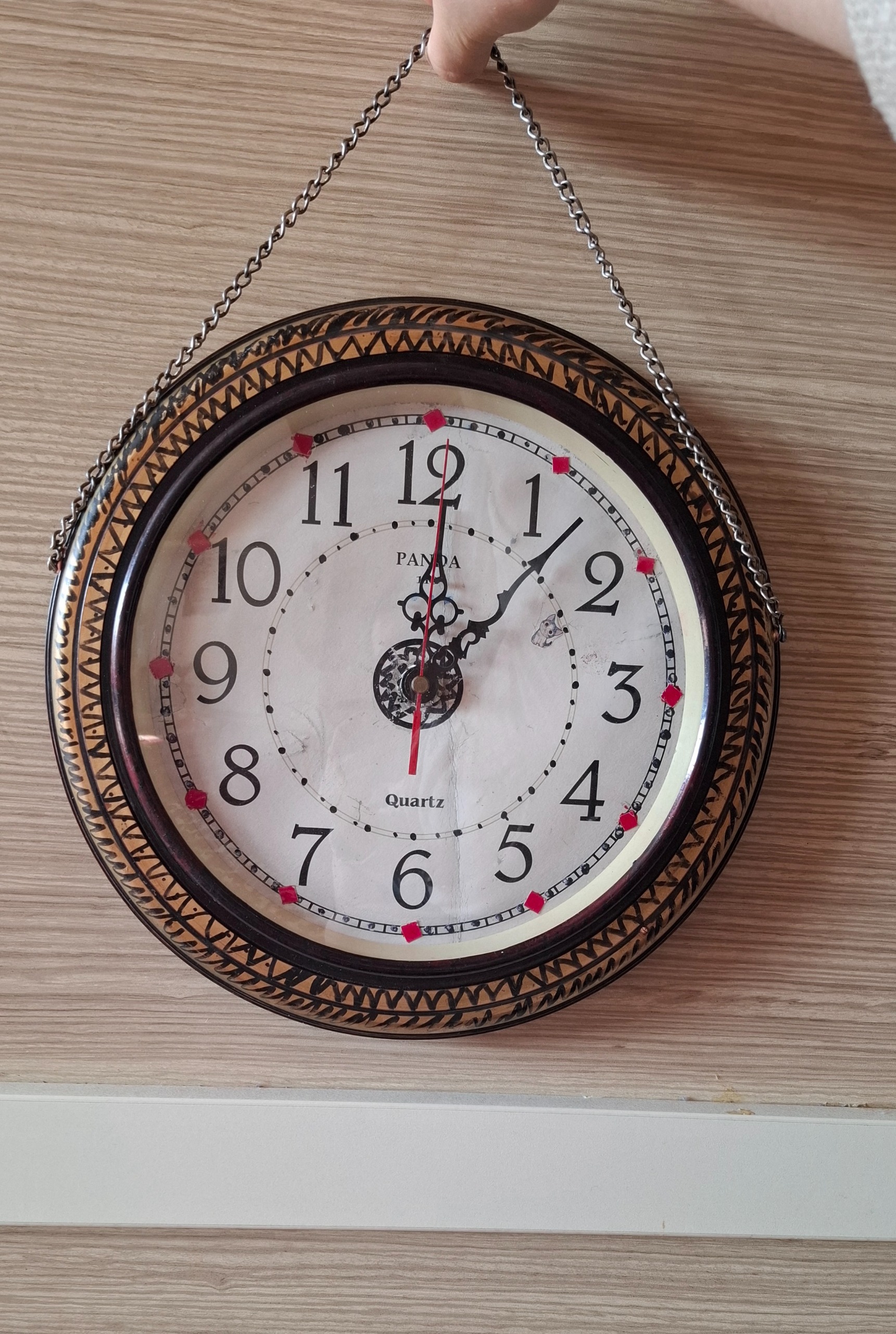 ساعت دیواری روانگرد بیصدا کوارتز، مدل زنجیری، سالم