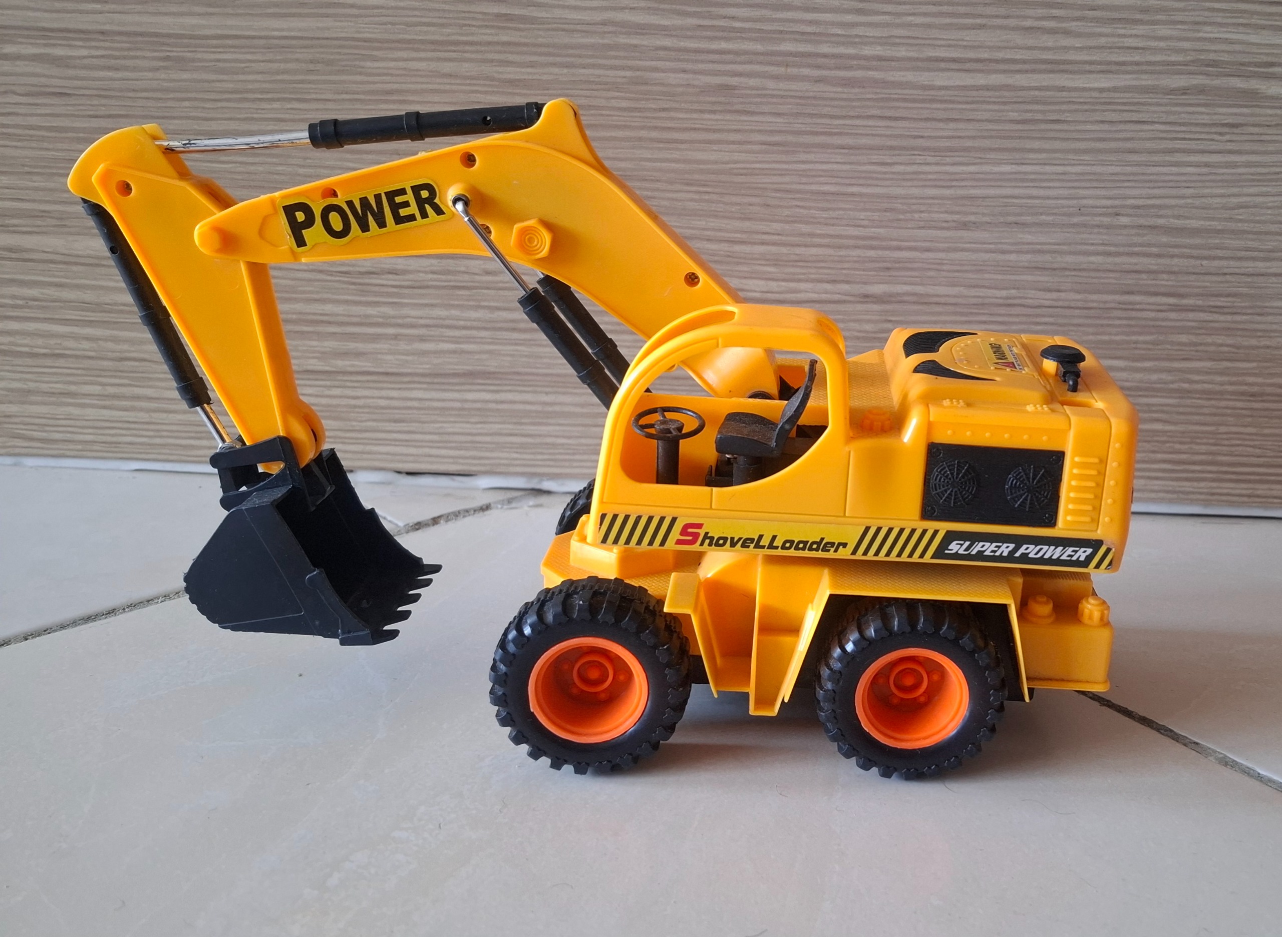 ماشین بازی خارجی، مدل بیل مکانیکی