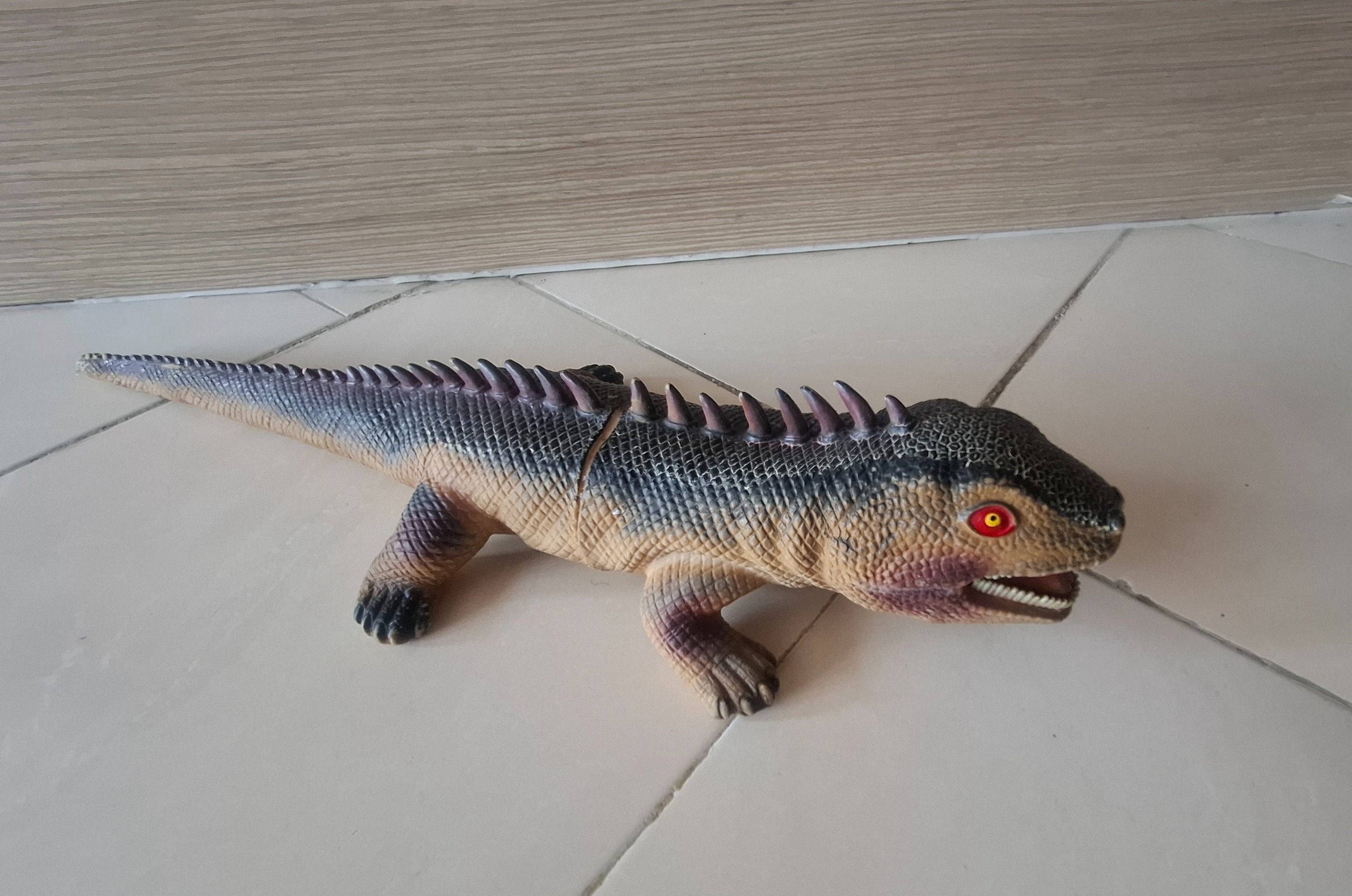 تمساح گوشتی کاملا نرم و صدادار، بزرگتر از نیم متر